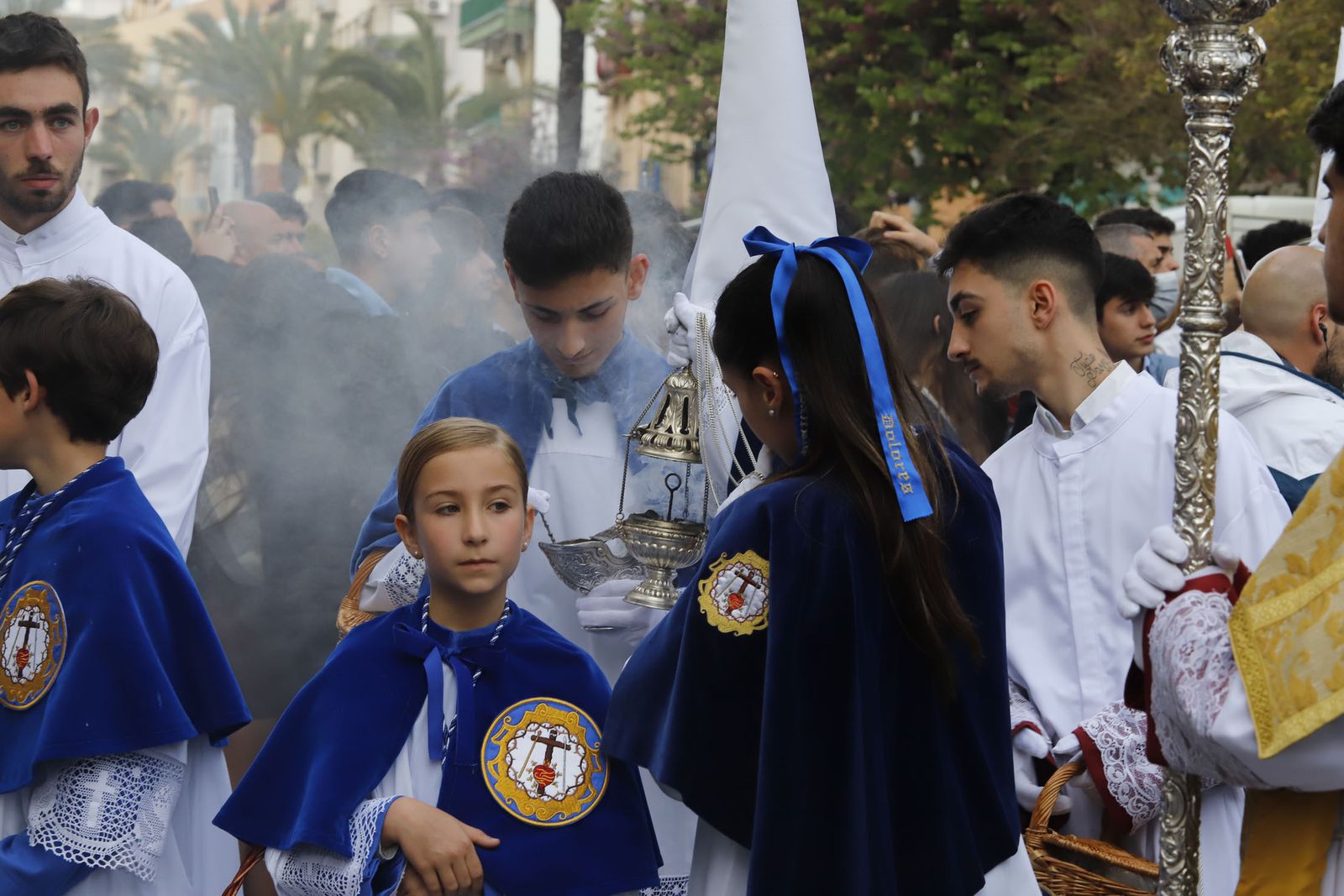 La Hermandad de la Sagrada Lanzada hace su estación de penitencia por las calles de Huelva
