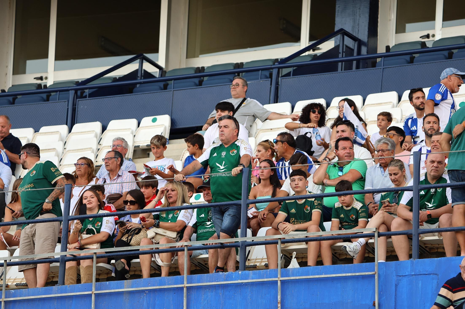 Búscate en las gradas del estadio en la celebración del Trofeo Colombino