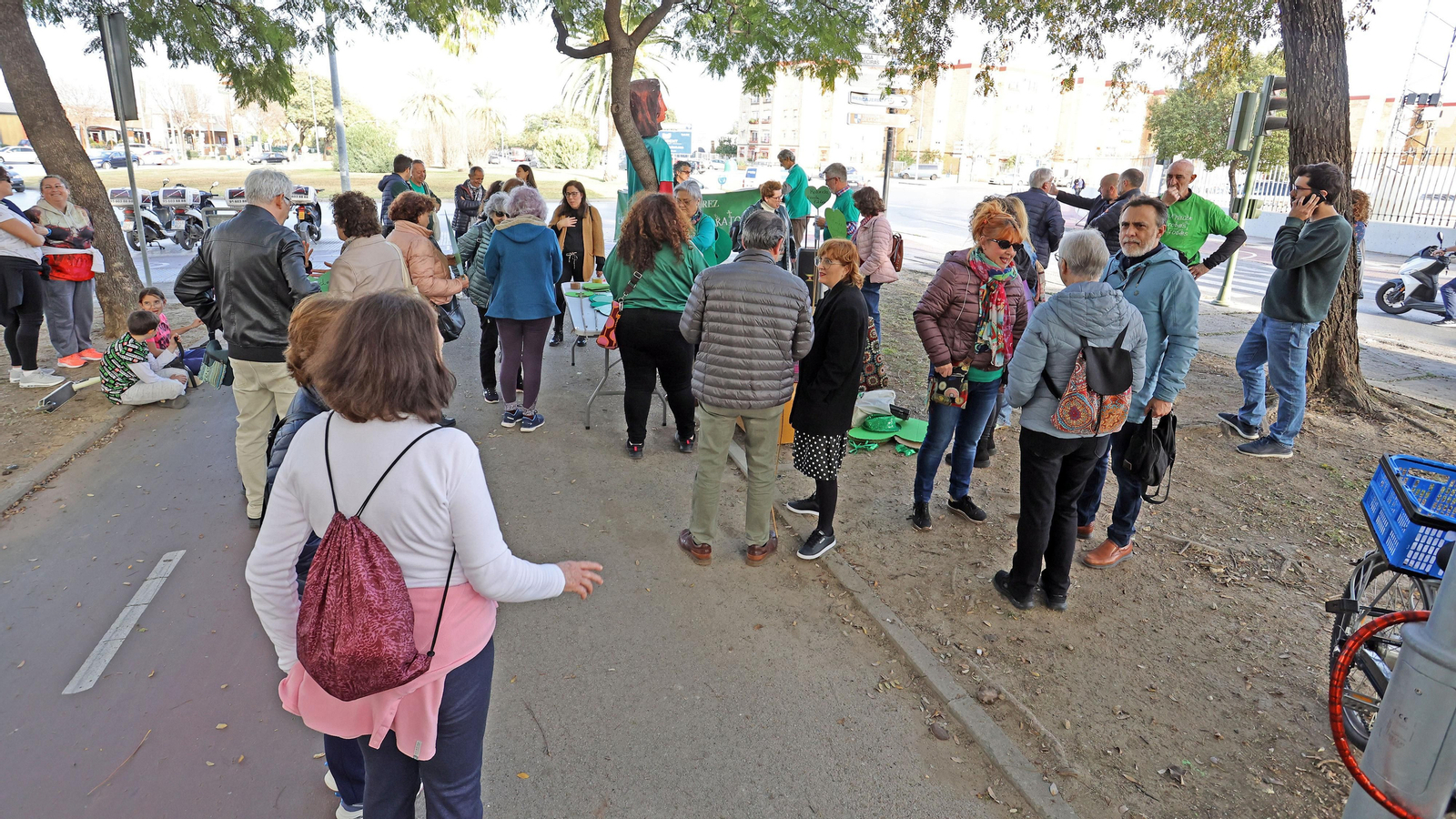 Concentración de Marea Verde Jerez para nombrar a la rotonda de la Escuela Pública en La Granja Concentración de Marea Verde Jerez para nombrar a la rotonda de la Escuela Pública en La Granja