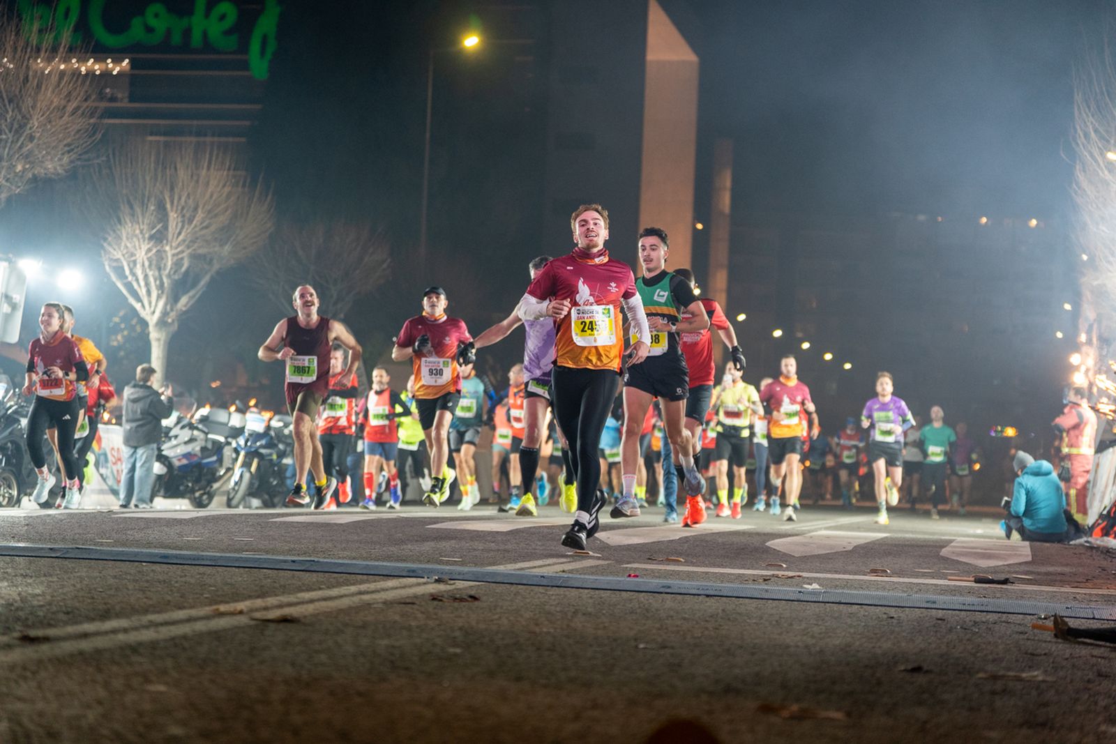 En imágenes: búscate en tu llegada a meta de la Carrera de San Antón 2026 (7)