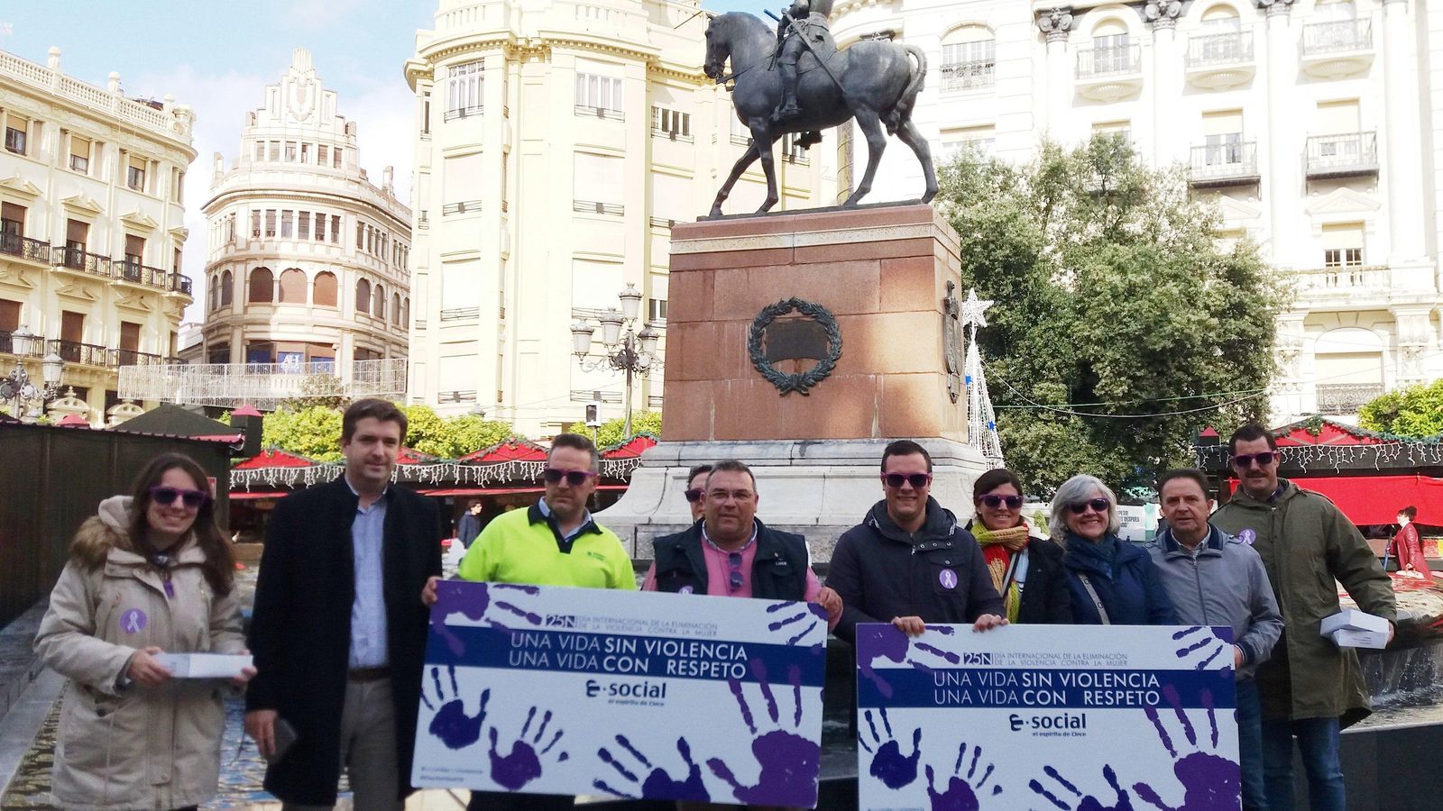 Acto reivindicativo contra la violencia de género celebrado por la delegación de Clece en Córdoba en las Tendillas Acto reivindicativo contra la violencia de género celebrado por la delegación de Clece en Córdoba en las Tendillas