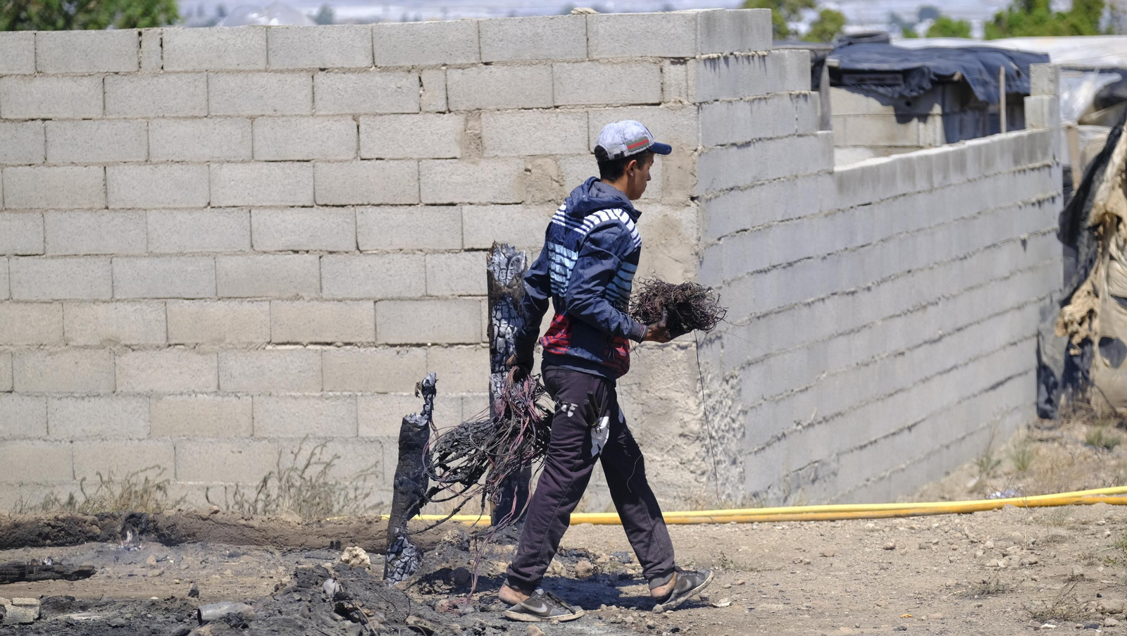 Fotogalería incendio asentamiento de chabolas en Atochares-Níjar (Almería)
