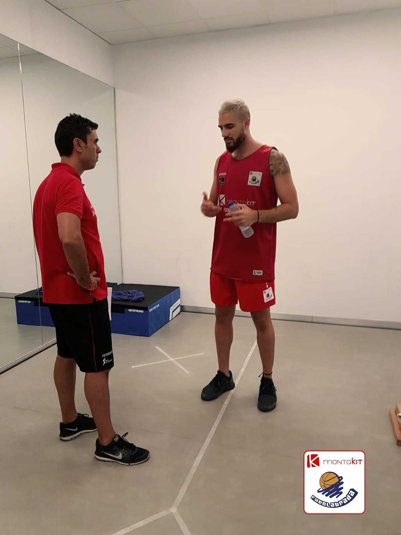 Francis Alonso pasa reconocimiento médico en Fuenlabrada.