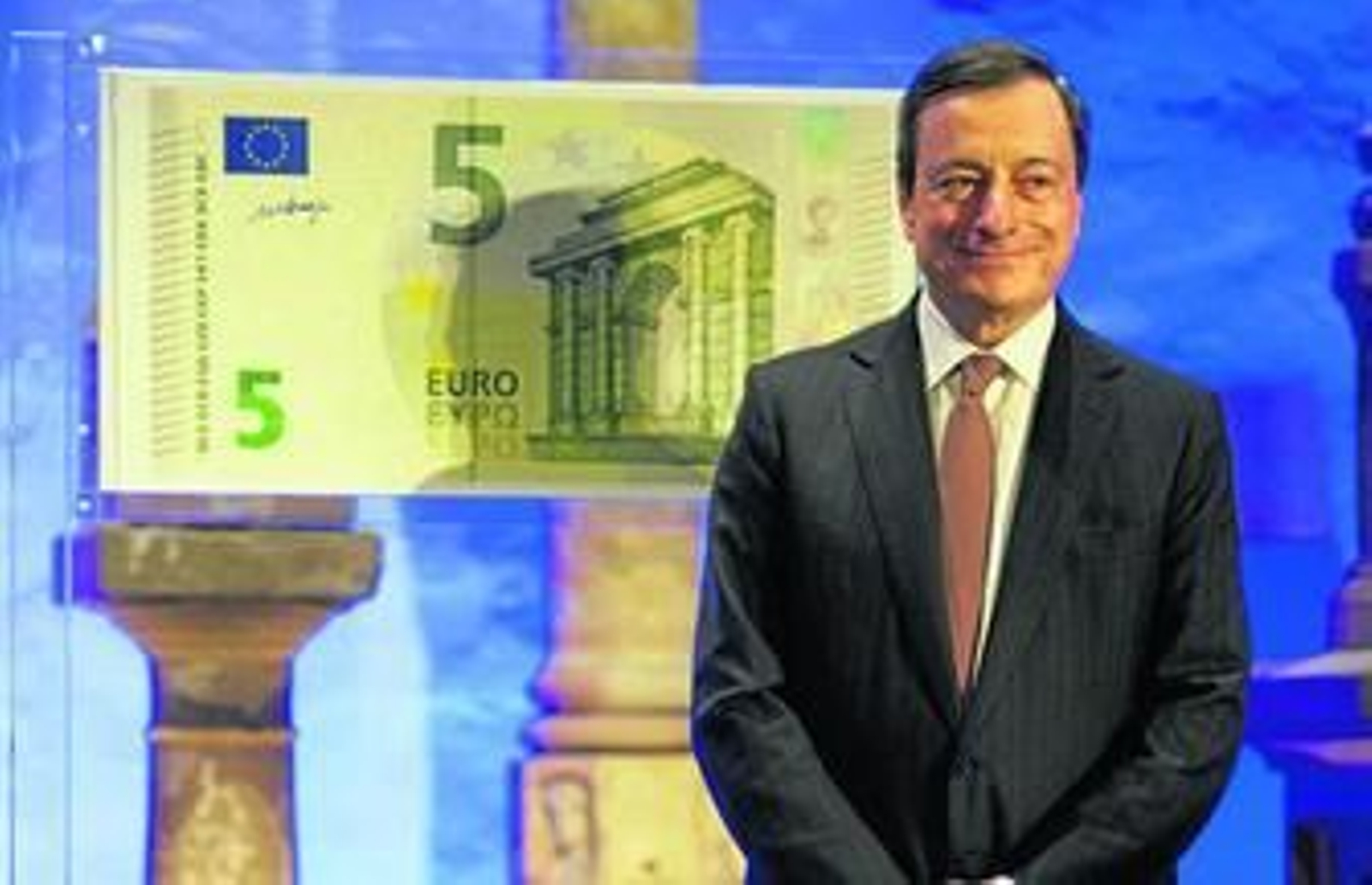 El presidente del Banco Central Europeo (BCE), ayer, en la presentación del nuevo billete de cinco euros.