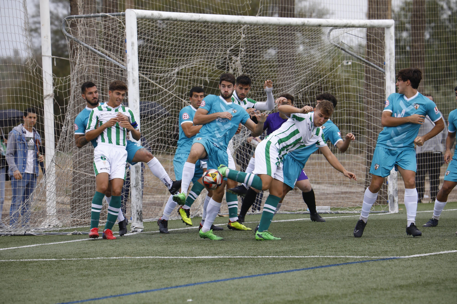 Las mejores fotos del derbi provincial entre el Córdoba B y el Pozoblanco