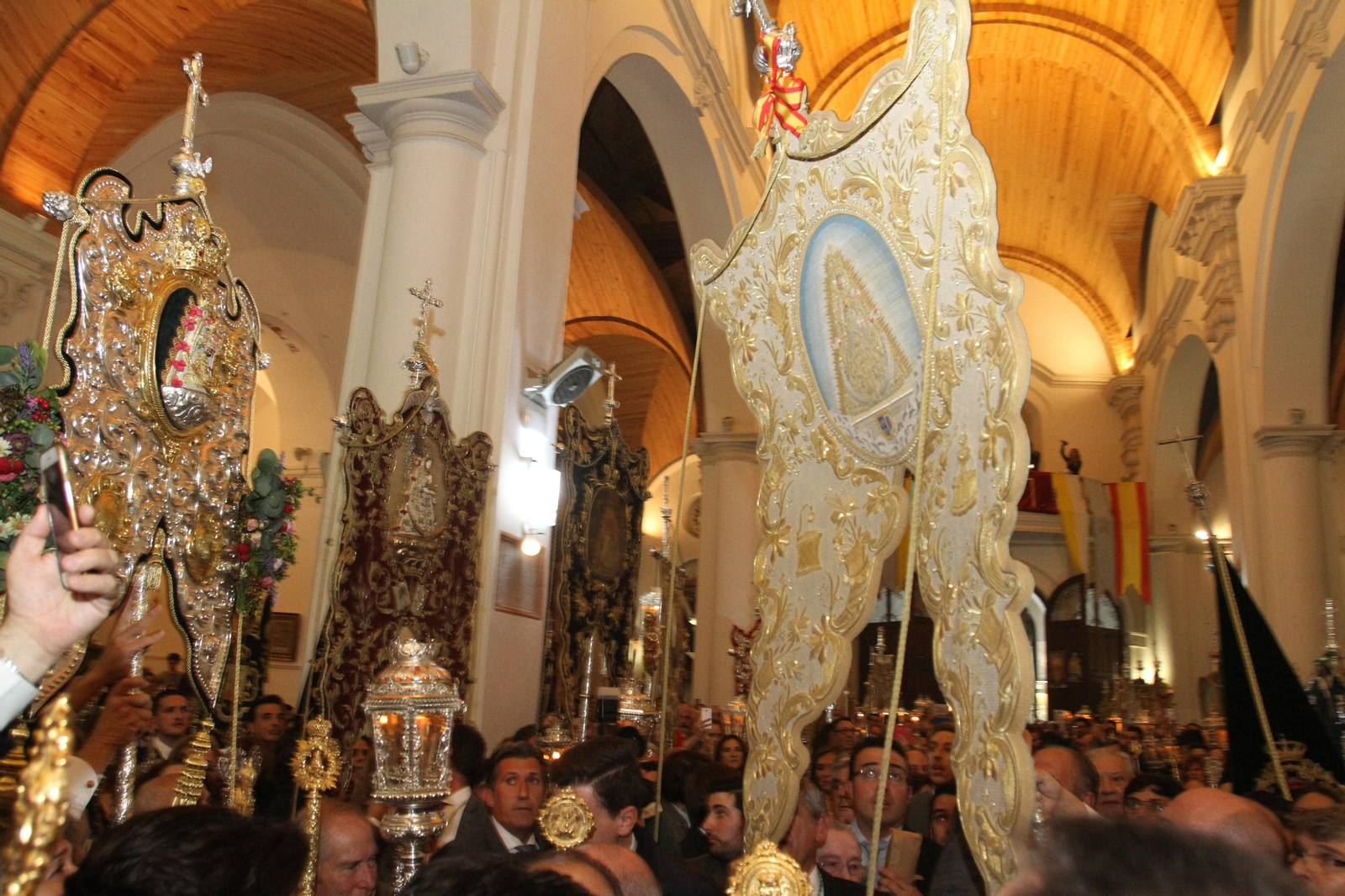 Imágenes del Recorrido del Rosario Glorioso de La Magna Rociera