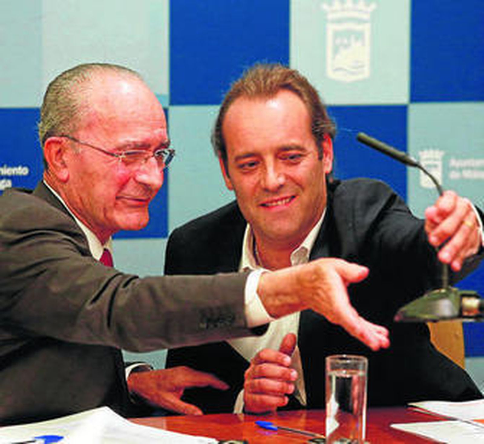 Francisco de la Torre y Juan Cassá, el viernes, ante los medios.