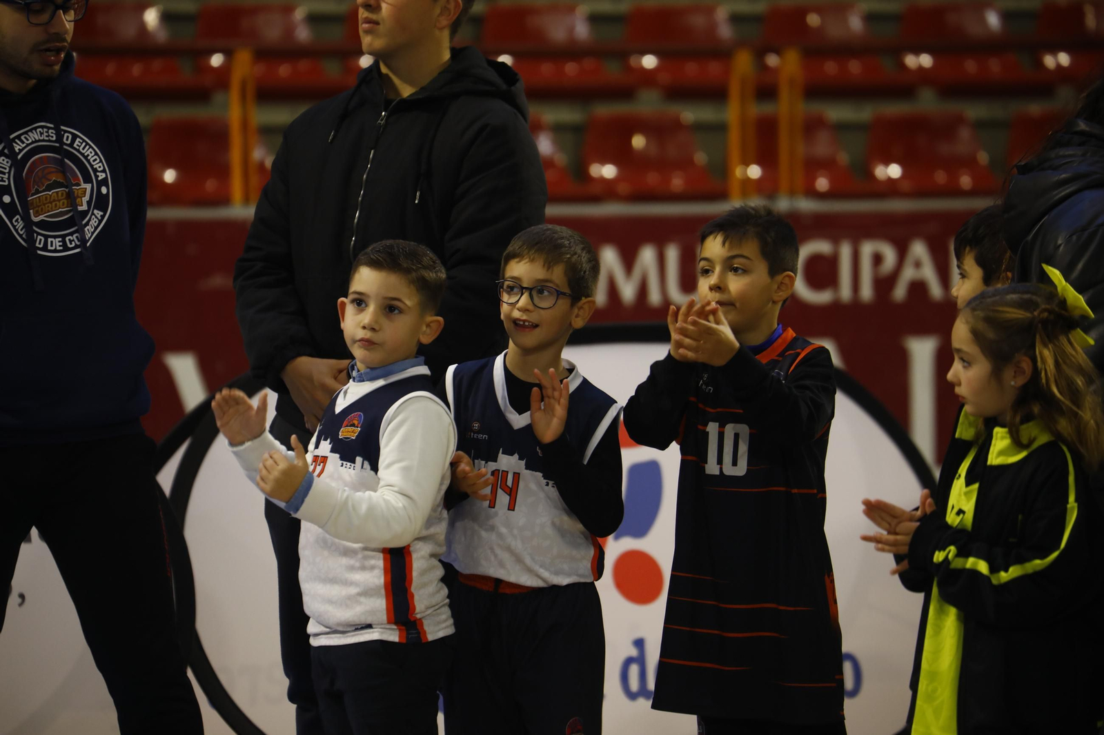 Las mejores fotos del ambiente en Vista Alegre para el Coto Córdoba - Zornotza