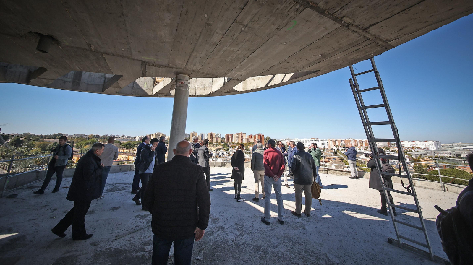 Impresionantes vistas 360º en la puesta de bandera del edificio Altillo Sky Garden en Jerez
