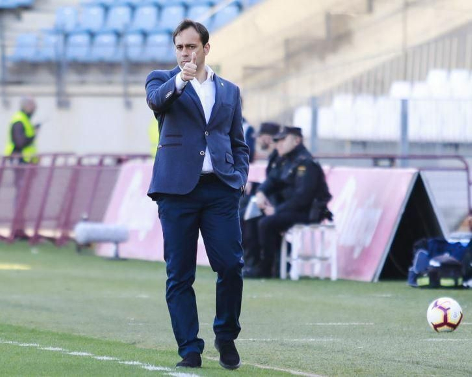 Fran hace un gesto durante el partido.