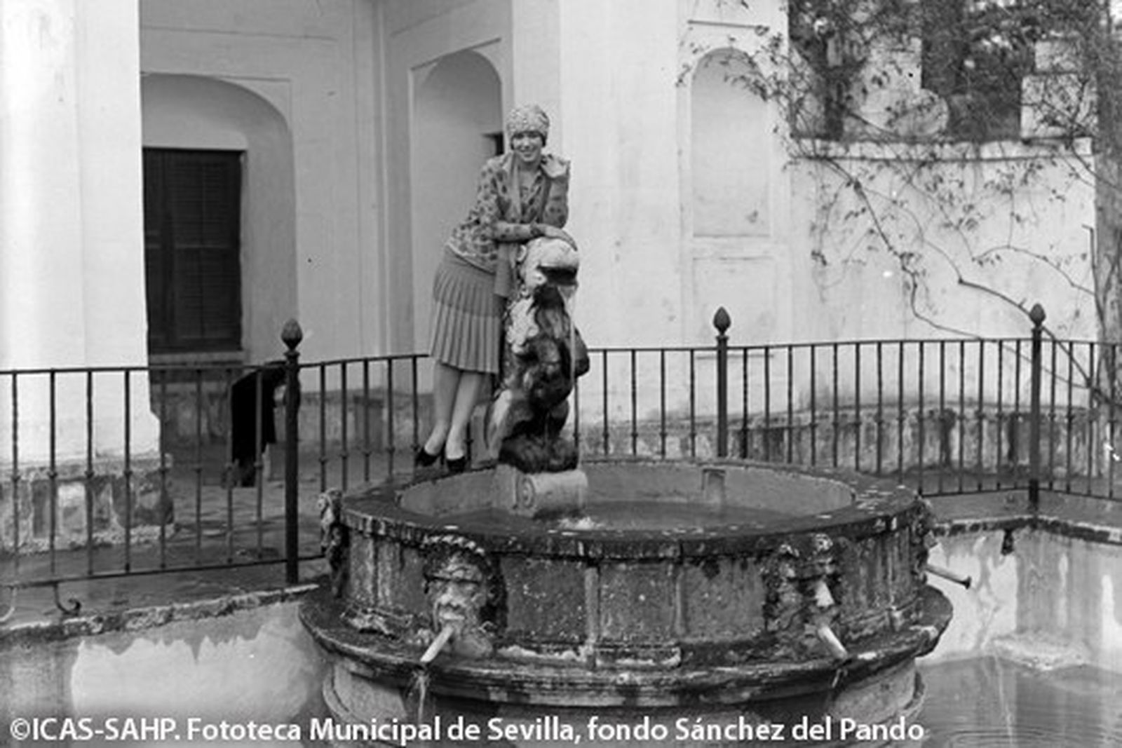 Paseo gráfico por la historia reciente del Alcázar de Sevilla