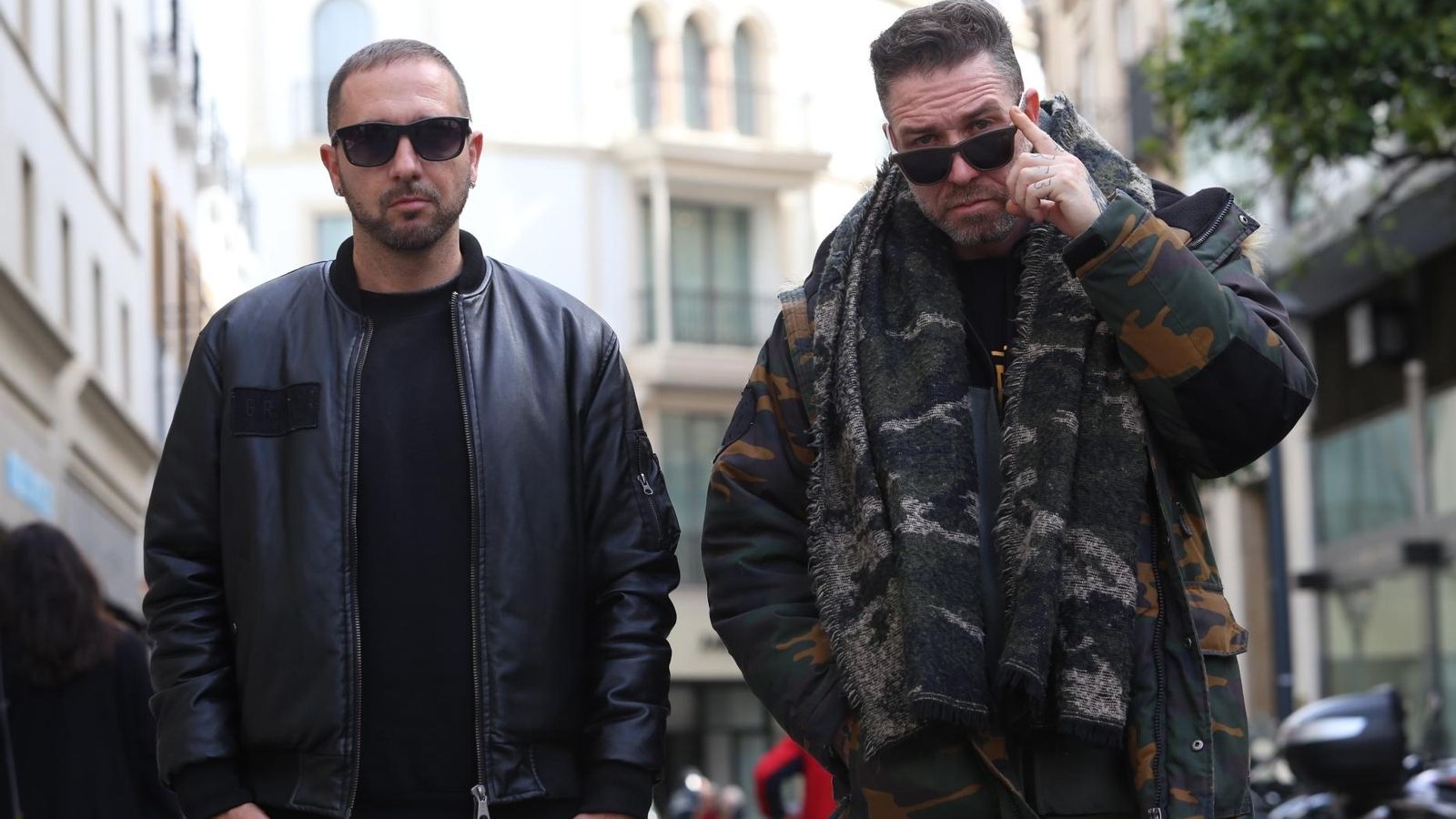 El dúo de rap posa en las calles de su Sevilla.