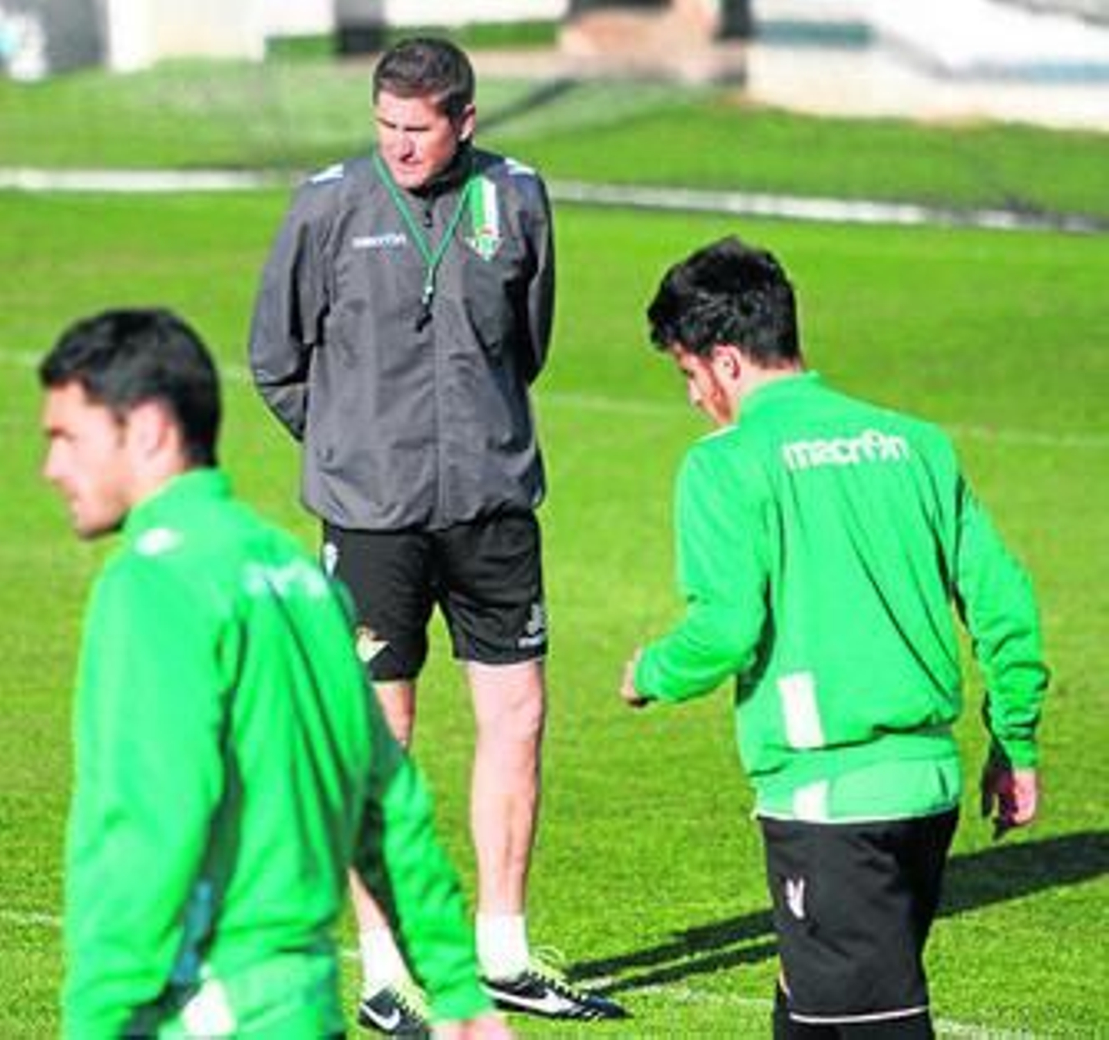 Juan Carlos Garrido, en el entrenamiento, tras Jorge Molina y Juan Carlos.