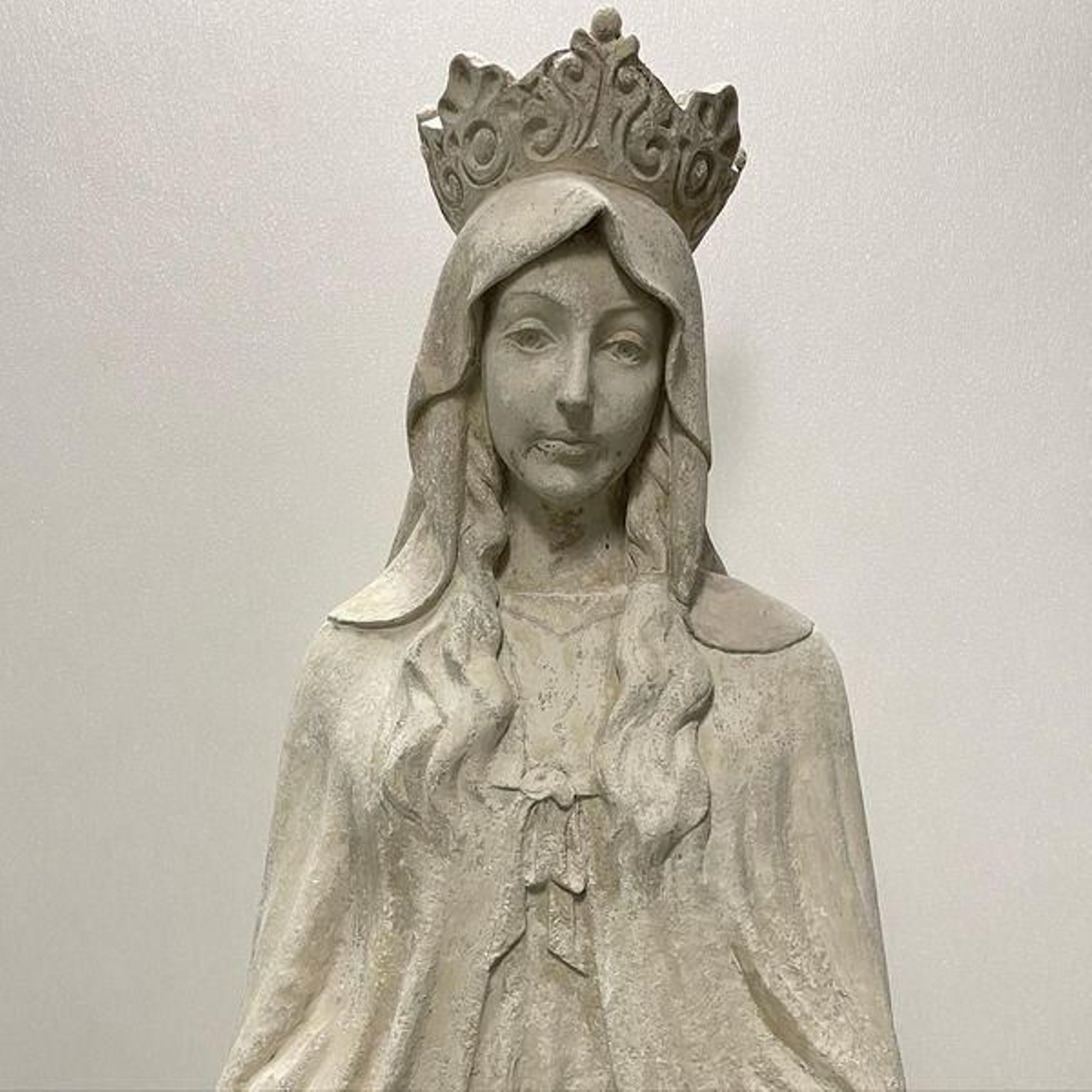 La Virgen Milagrosa tras su restauración.