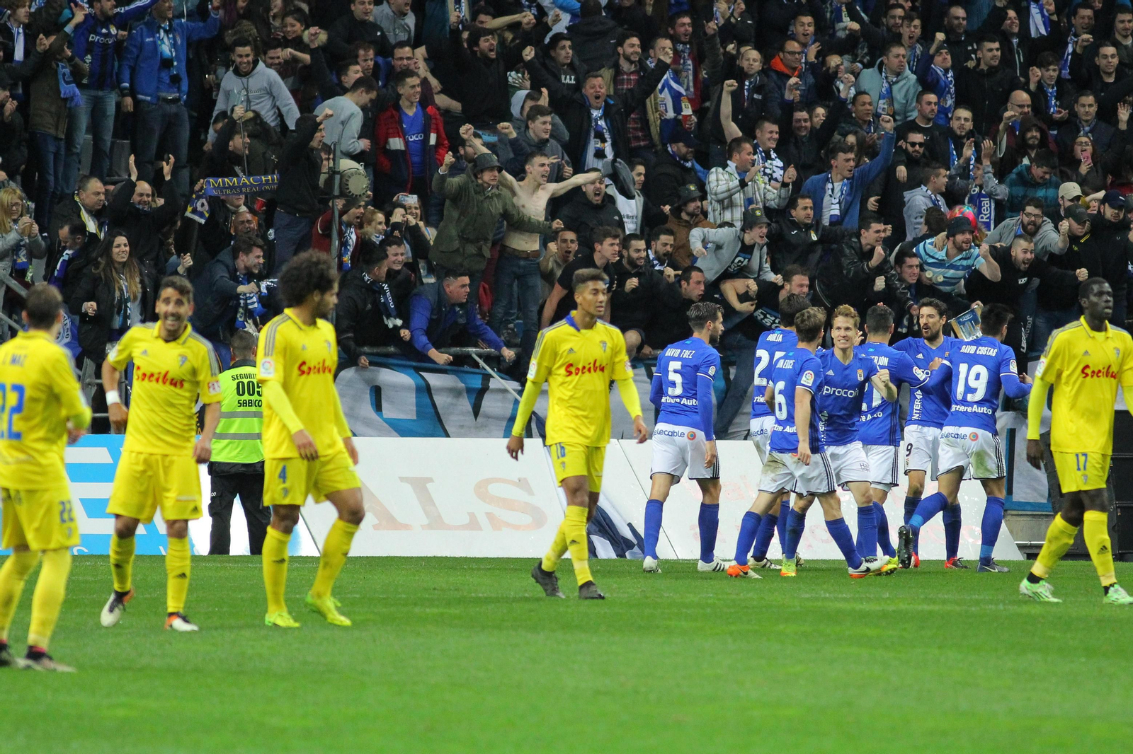 Imágenes del Oviedo-Cádiz