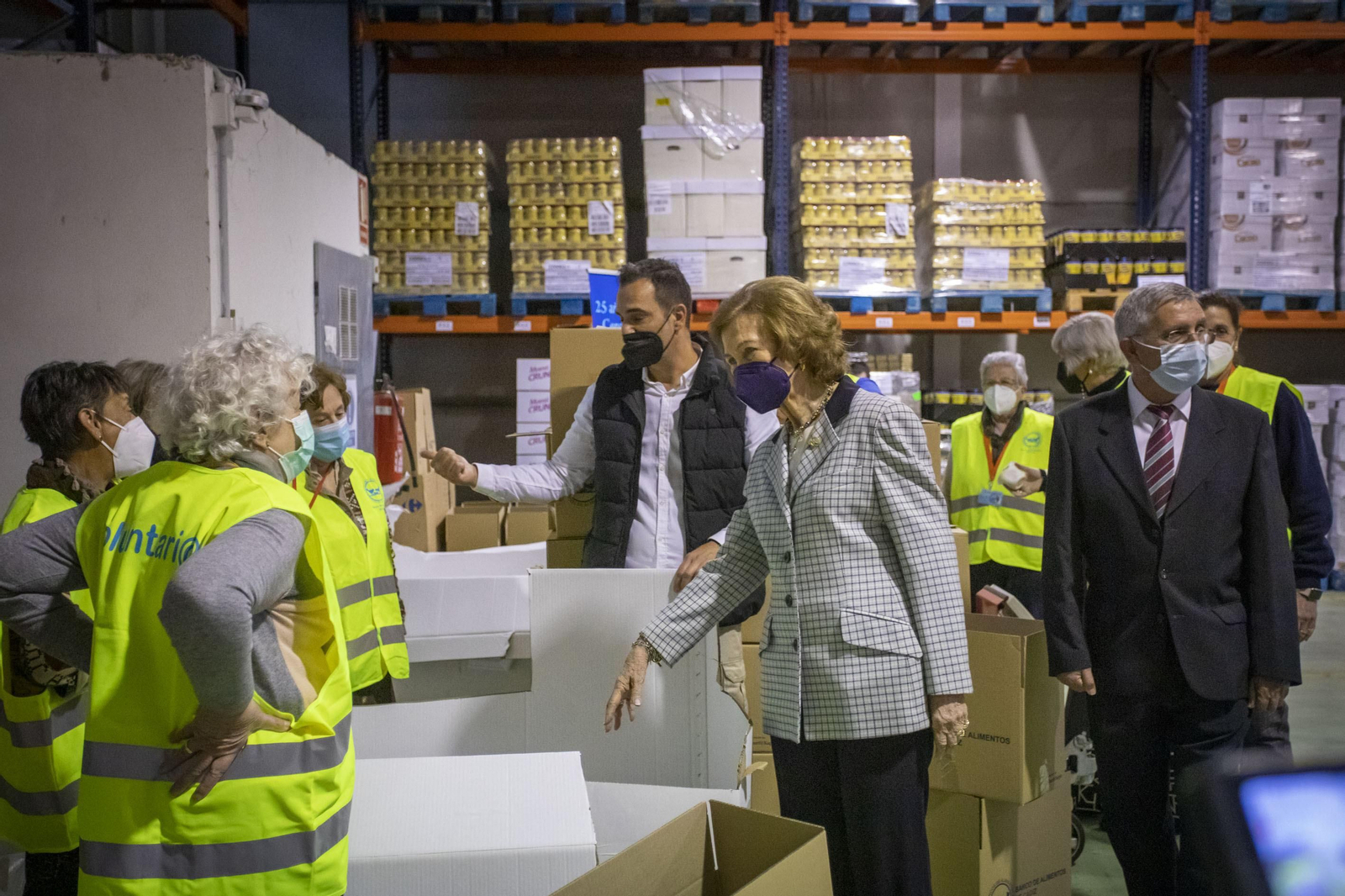Imágenes de la visita de la Reina Sofía al Banco de Alimentos de Cádiz