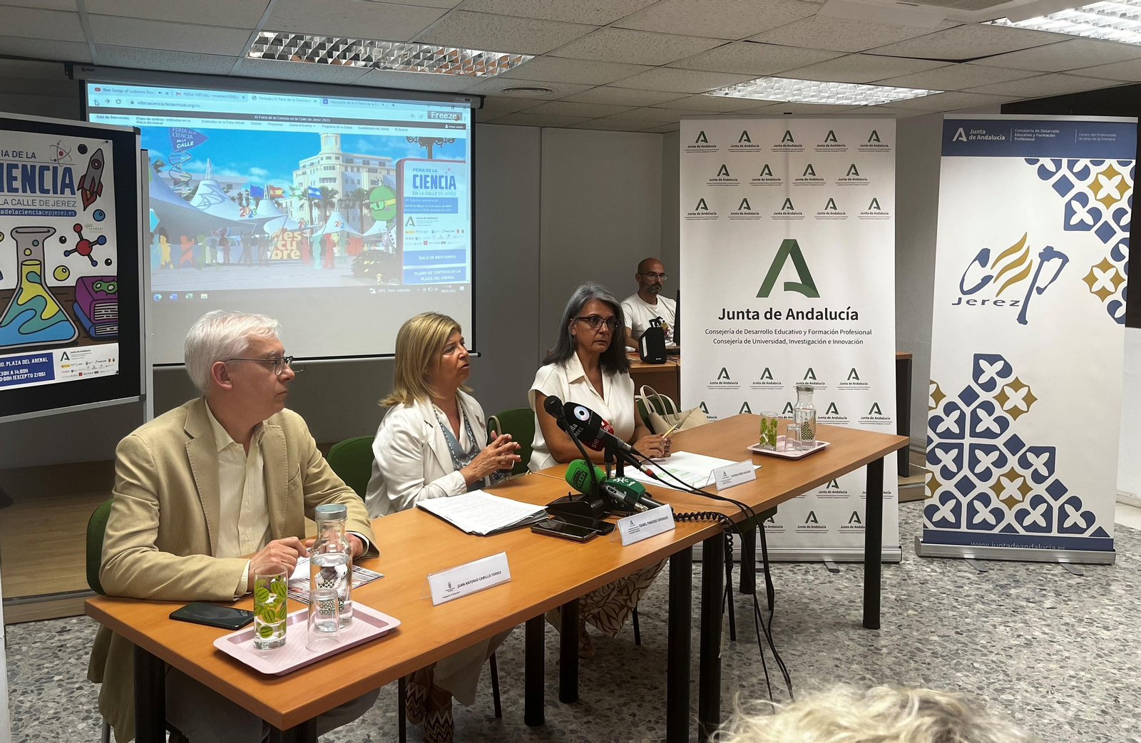 Un momento de la rueda de prensa de presentación. Un momento de la rueda de prensa de presentación.