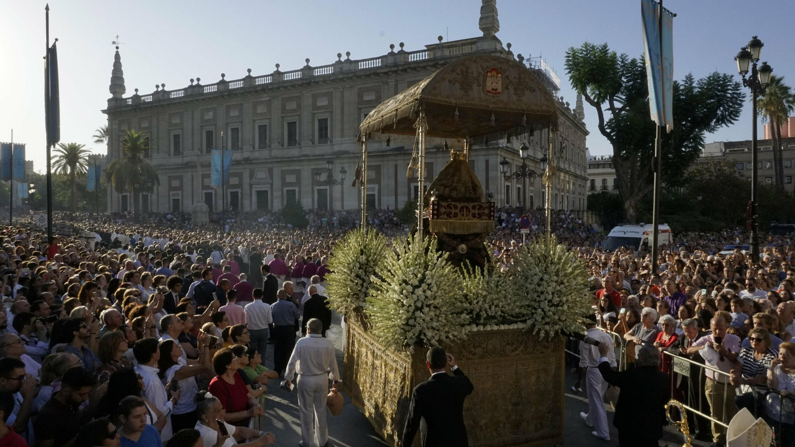 Las mejores imágenes de la procesión de la Virgen de los Reyes 2019