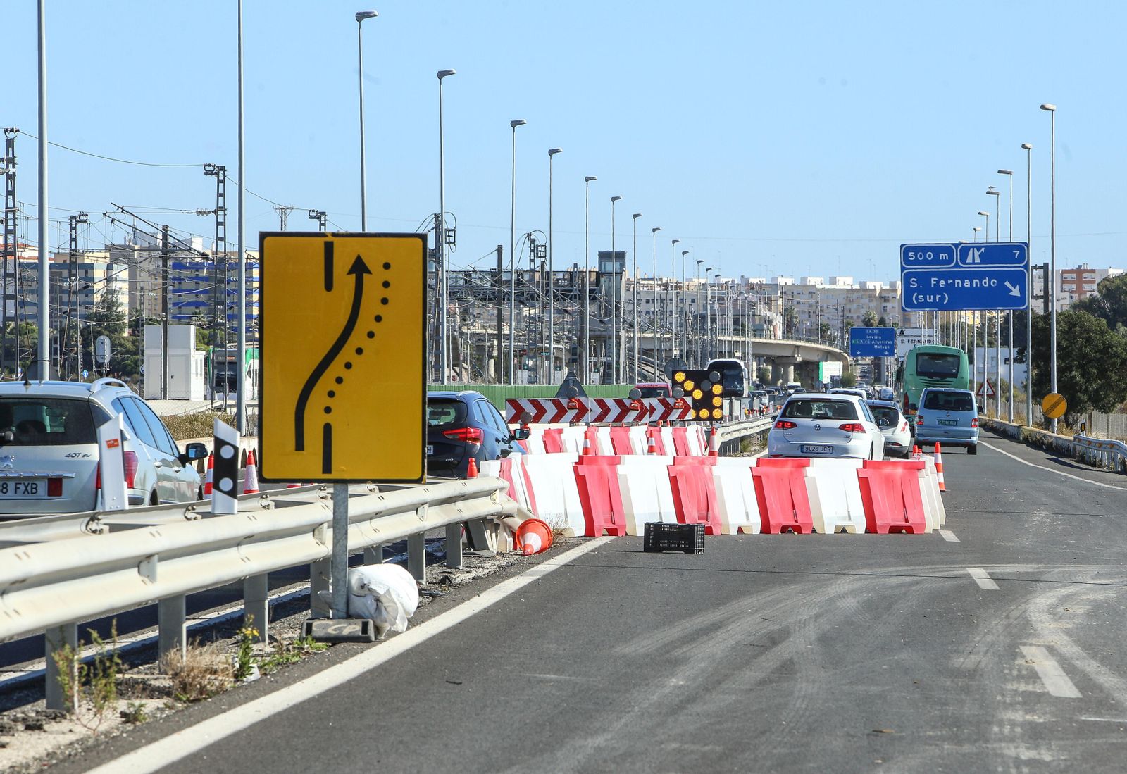 Las obras en el Río Arillo originan graves retenciones de tráfico a diario.