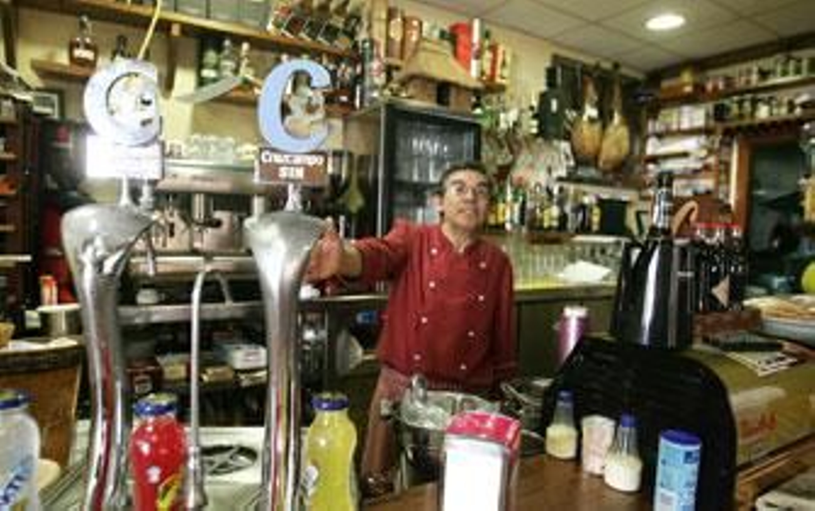 Un 'descuidero' roba la caja de un bar del centro