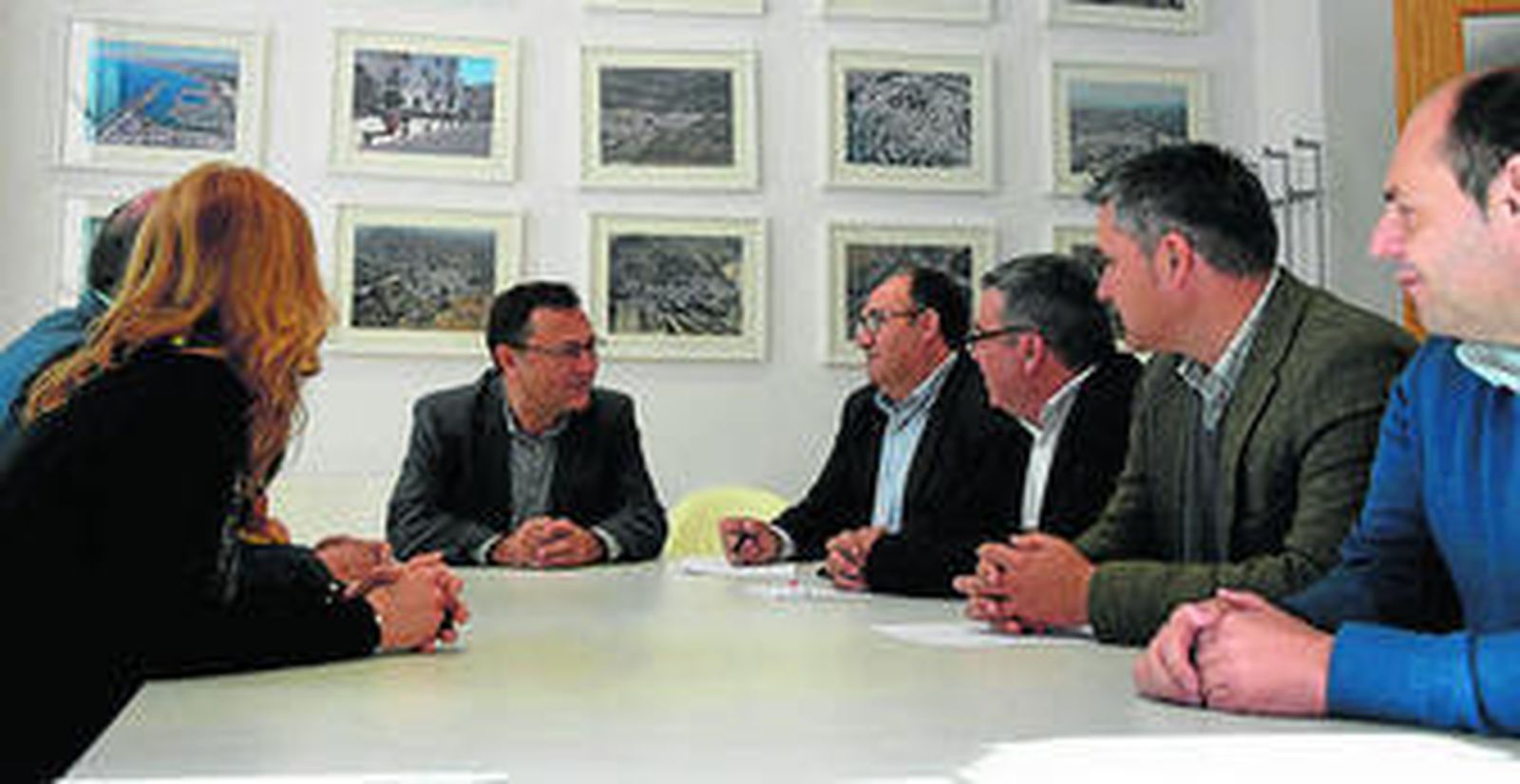 Heredia, en la reunión que mantuvo ayer con miembros de la Mancomunidad.