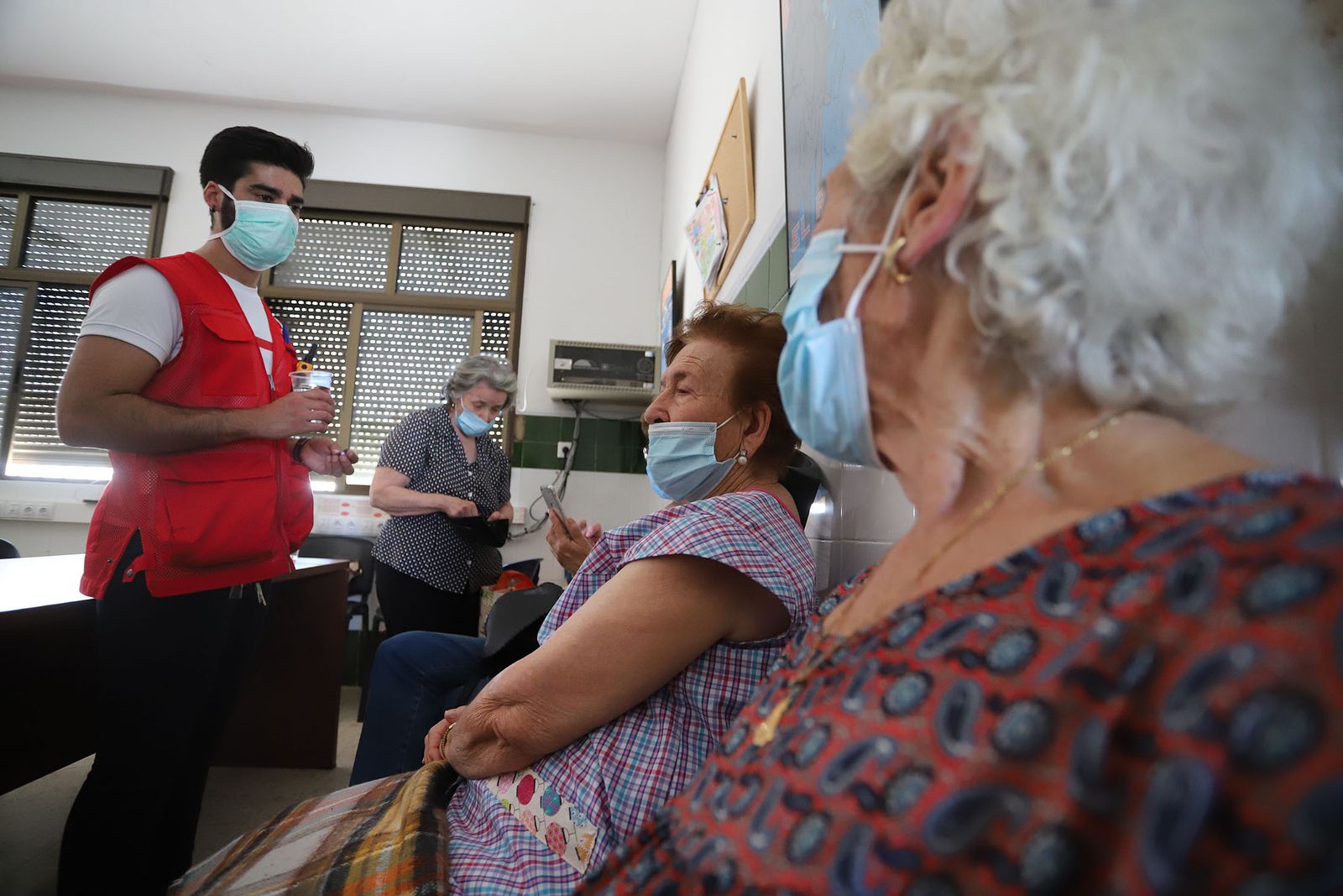 Las imágenes mas destacadas de los vecinos de la Zarza-Perrunal realojados por el incendio de Almonaster la Real