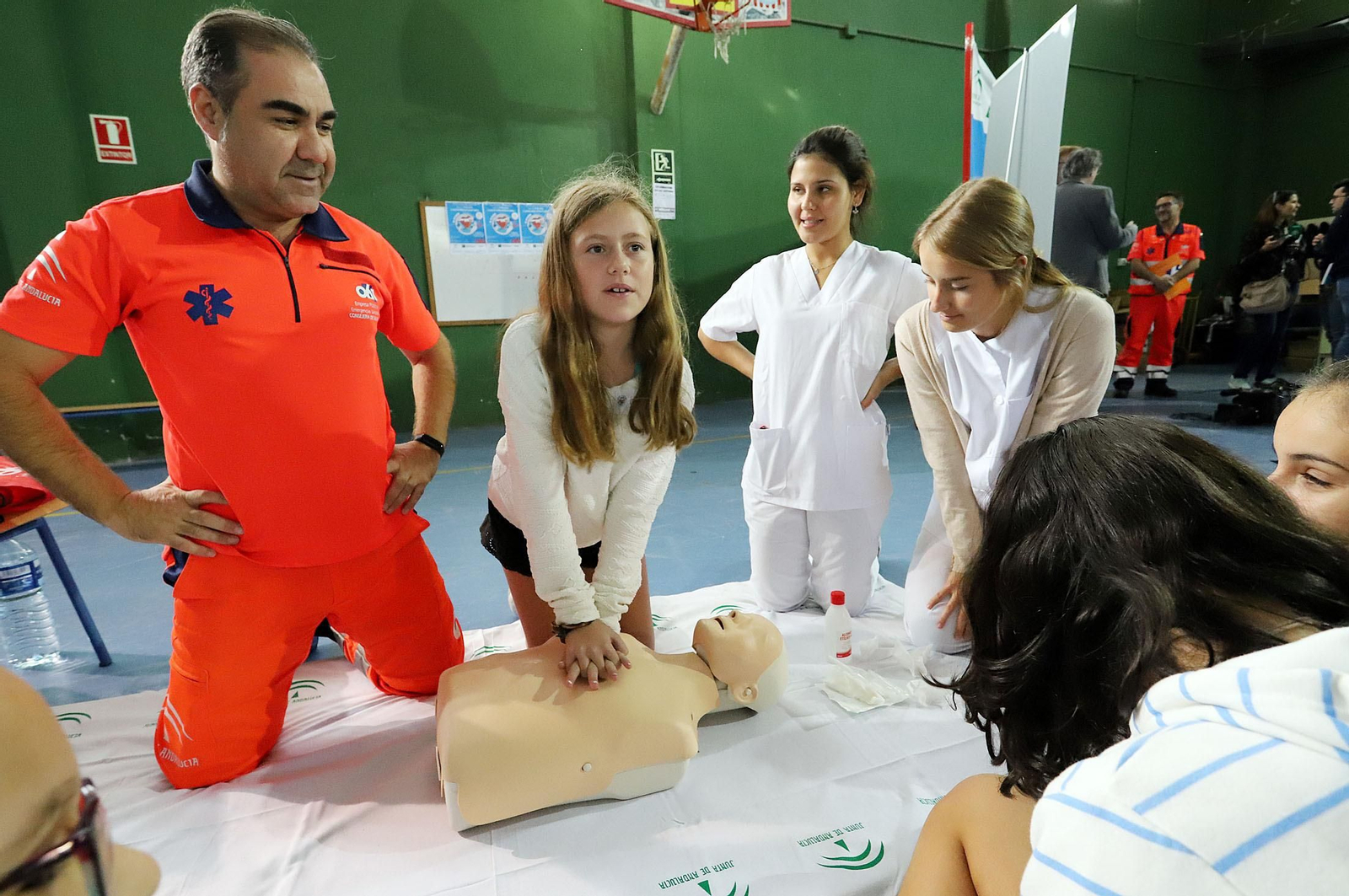 Imágenes de las jornadas de reanimación pulmonar en el IES Alto Conquero