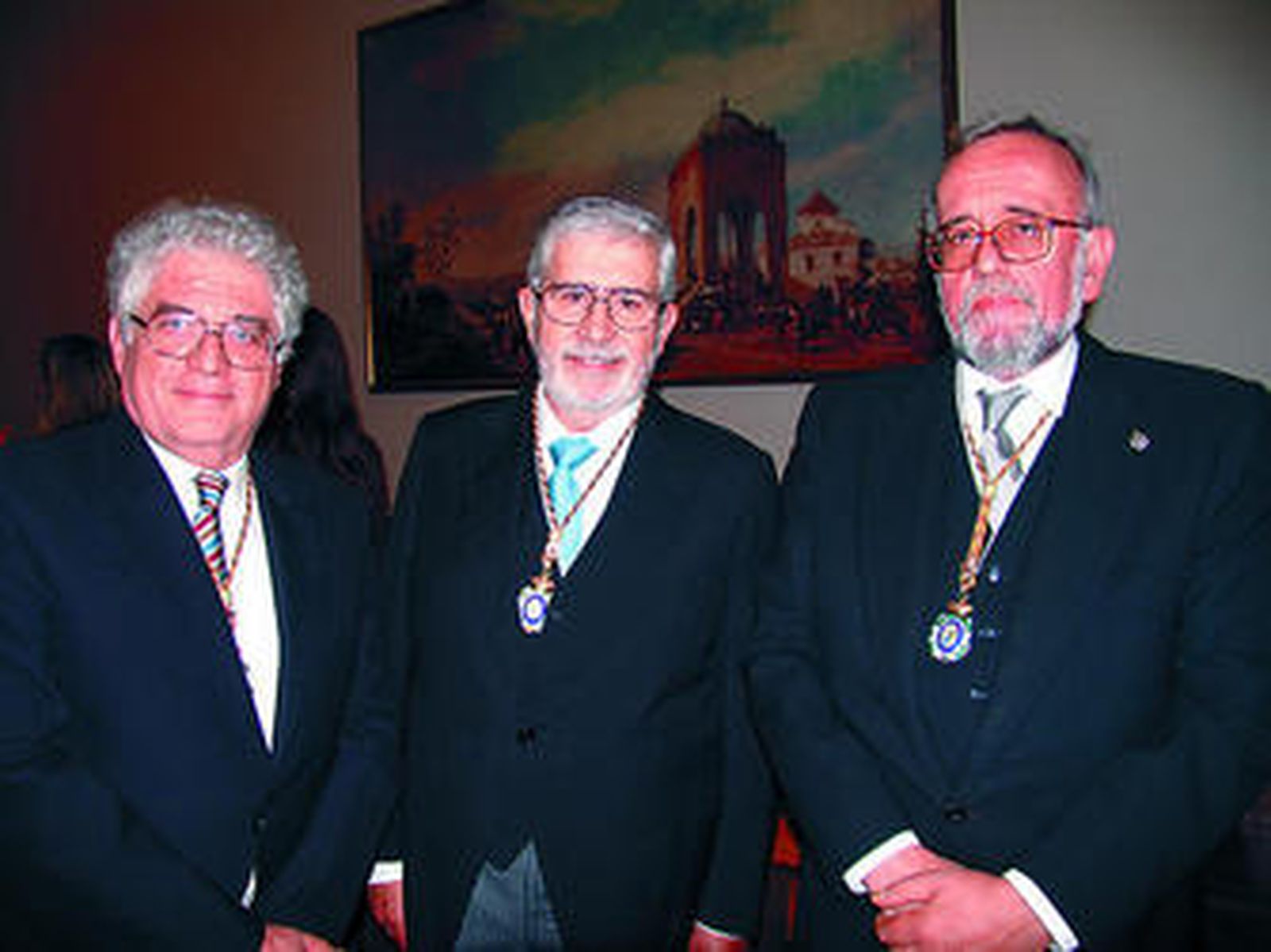 El académico Enrique Cerdá Olmedo;  Aníbal Figueiras Vidal, presidente de la Real Academia de Ingeniería; y el nuevo académico Jaime Conde Zurita, ingeniero agrónomo sevillano.