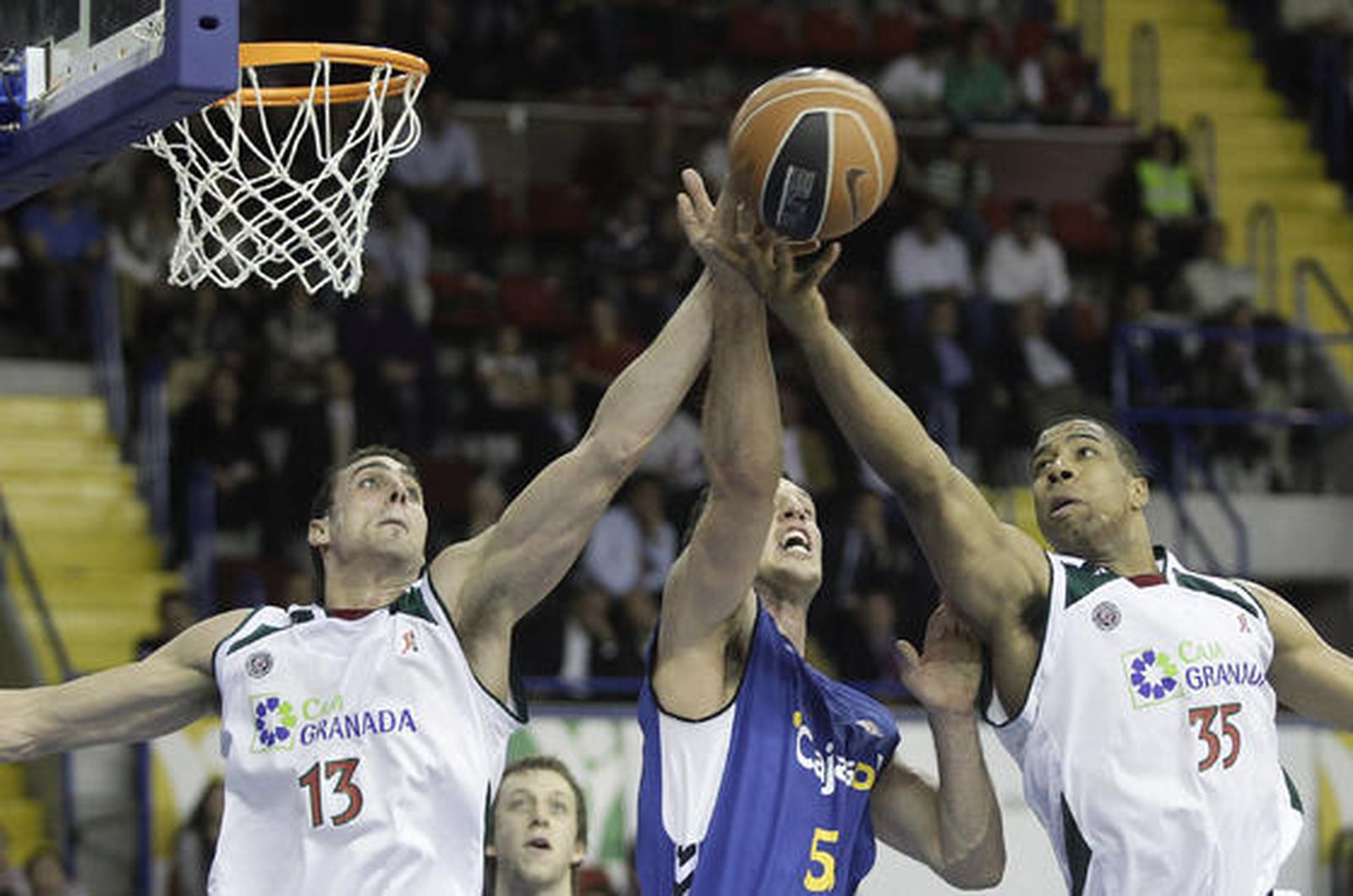 El Cajasol no logra imponerse al Granada.

Foto: Antonio Pizarro, EFE
