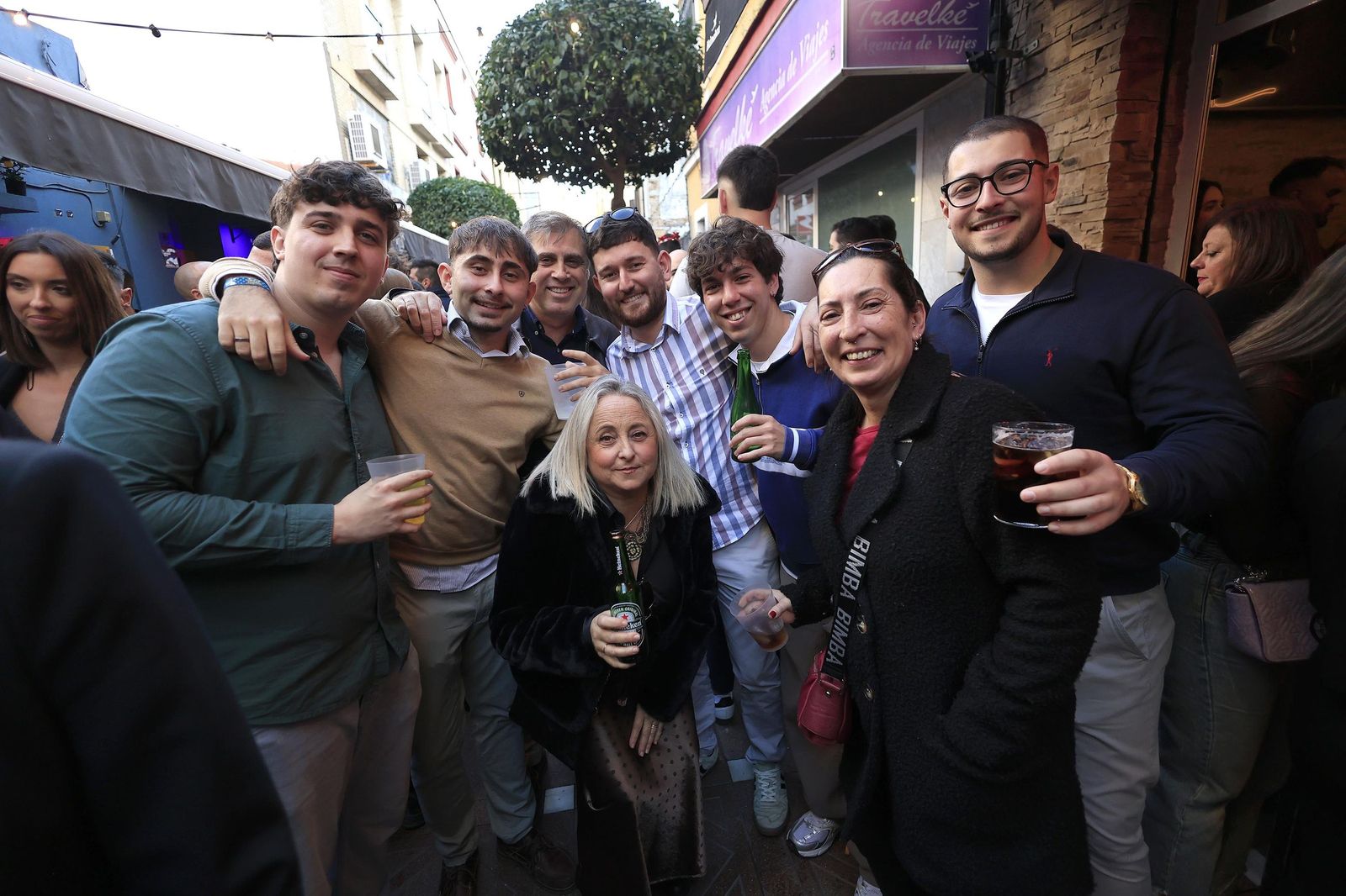 La Línea explota de gente en la tardebuena más animada, en imágenes