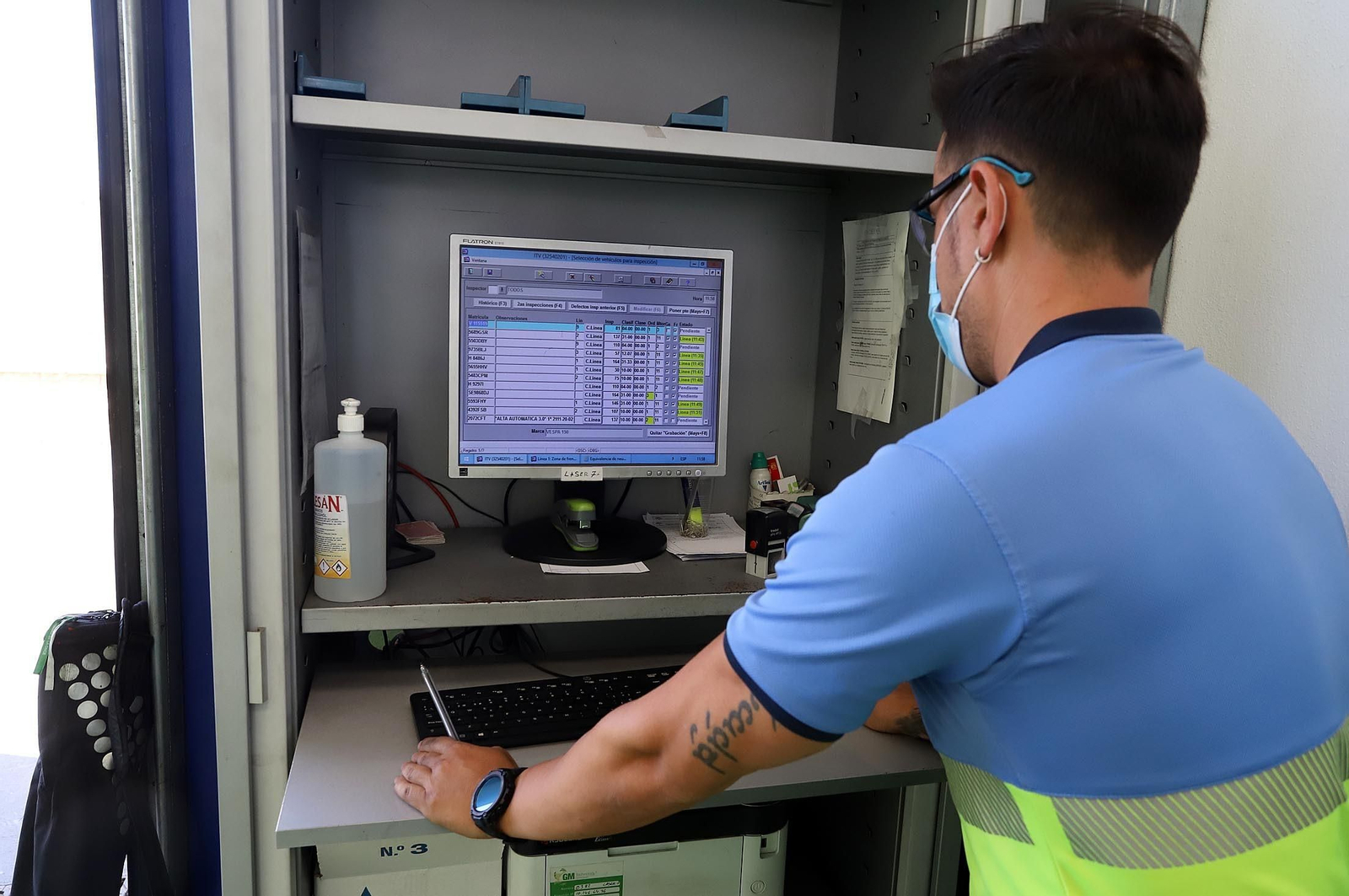 Imágenes de la Estación de Inspección Técnica de Vehículos (ITV) tras la visita de Bella Verano y Francisco José Delgado,  director general de Veiasa