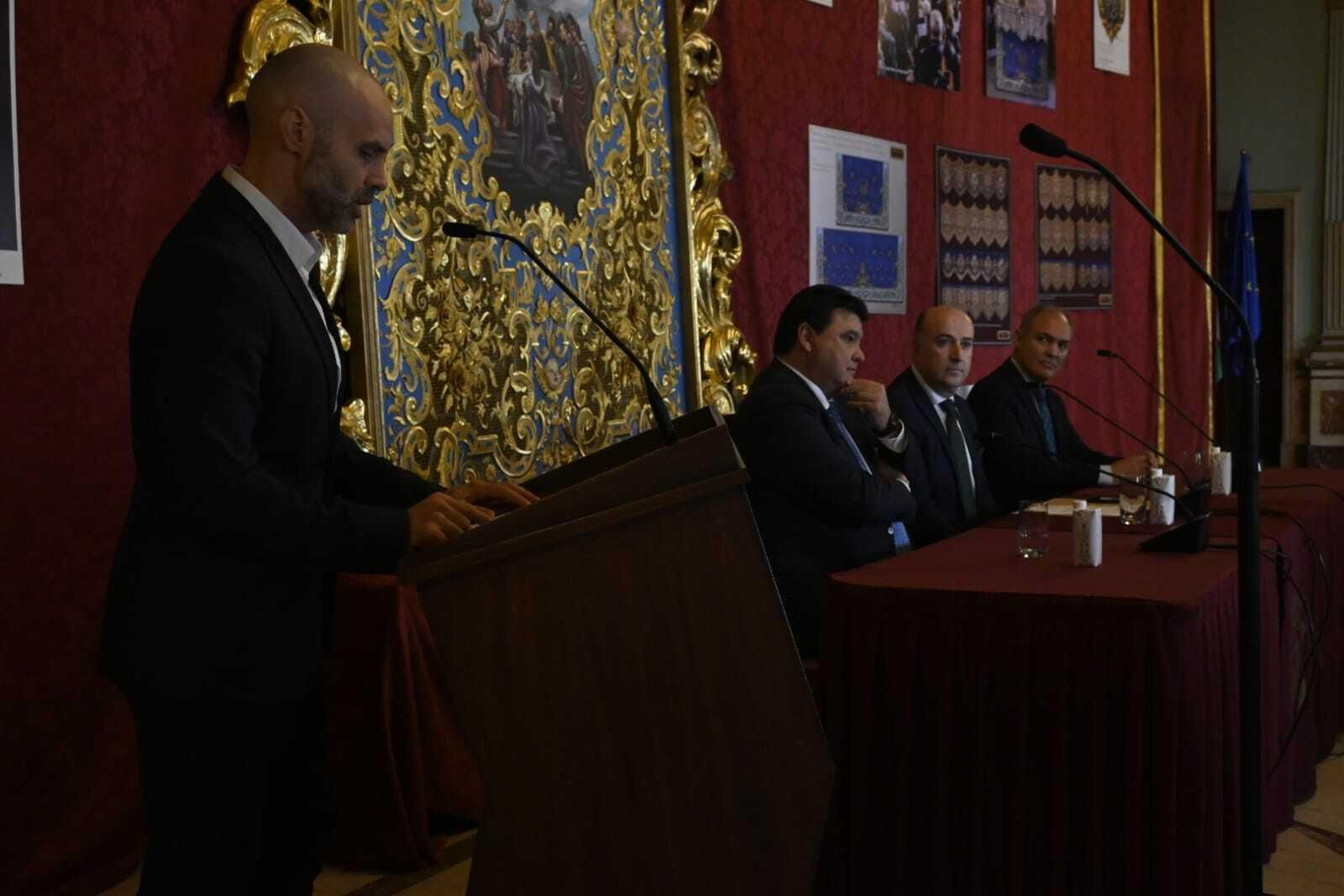 Las mejores imágenes del nuevo palio de la Virgen de los Ángeles de Huelva