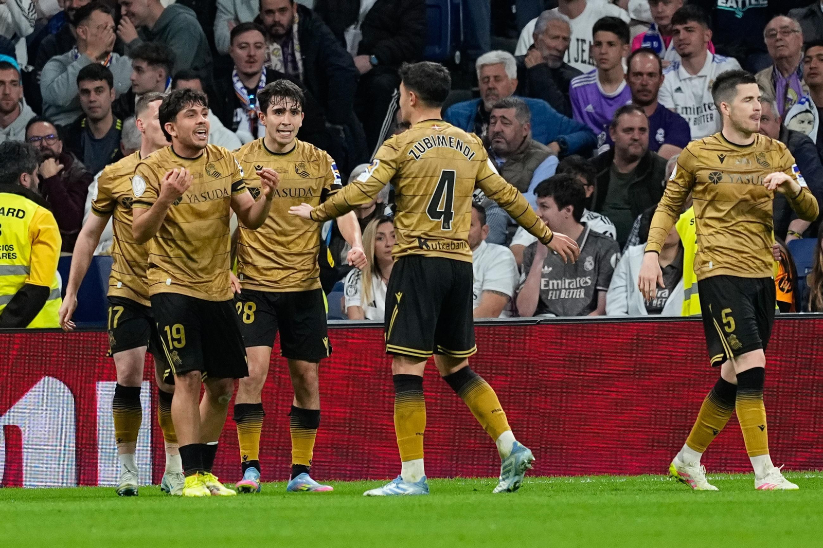 Las fotos del Real Madrid - Real Sociedad camino del Estadio de la Cartuja