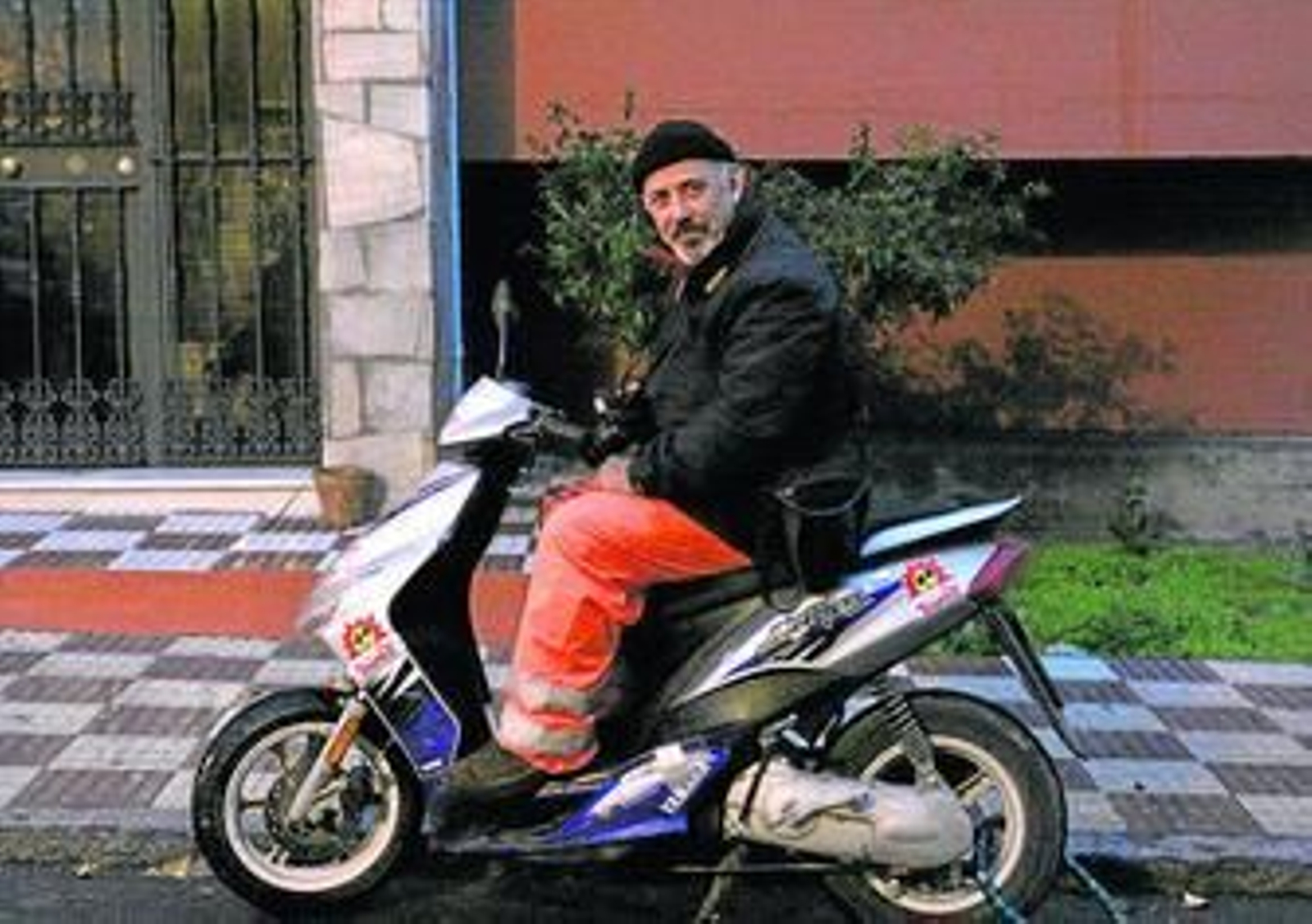 Ha dado veintitrés veces la vuelta a España en moto