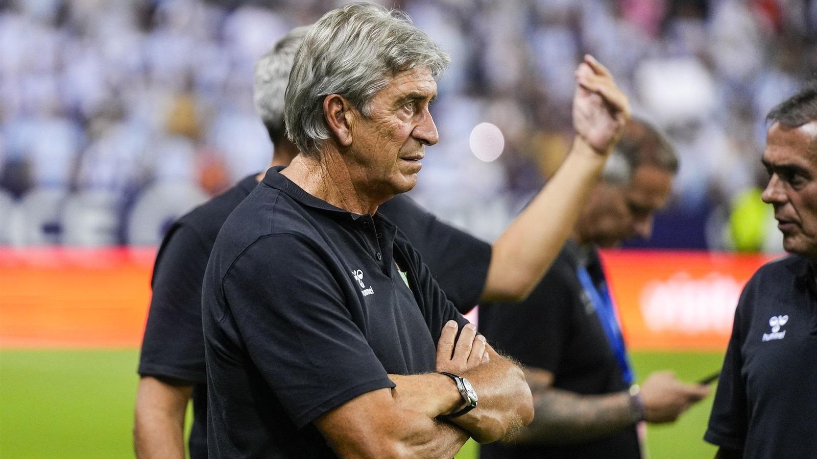 Pellegrini, pensativo, durante el último partido de la pretemporada del Betis contra el Málaga.