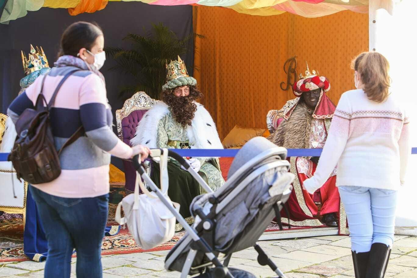 Primeras visitas a los Reyes Magos en San Fernando.