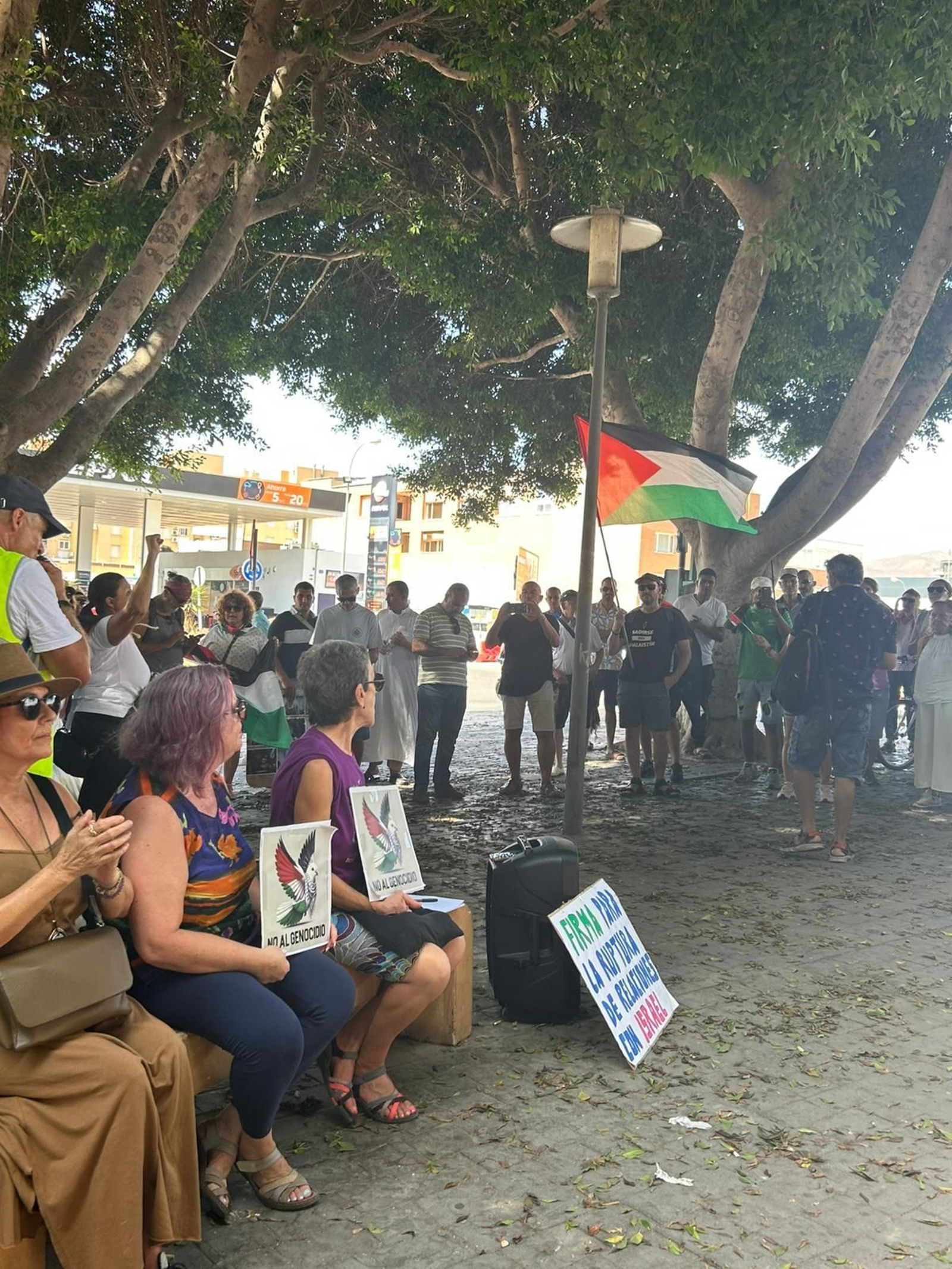 La manifestación de Almería y sus barrios contra el genocidio en Palestina, en imágenes