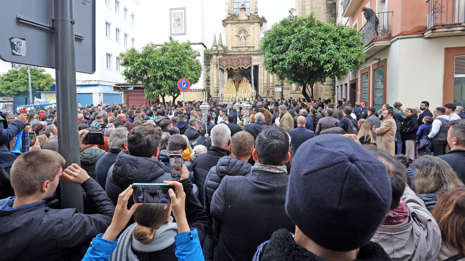 Las Viñas y El Cristo vuelven a sus templos