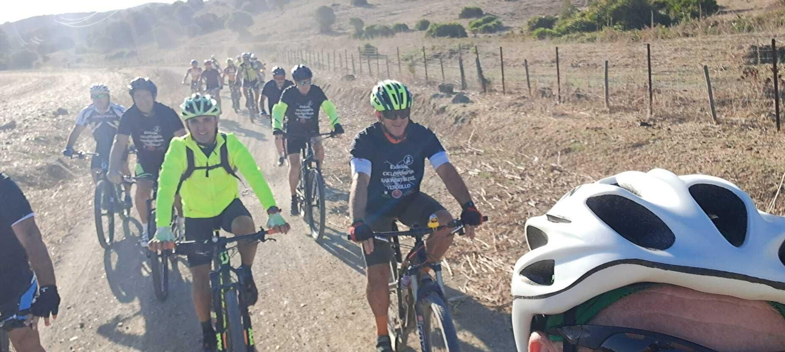 Algunos de los participantes en la marcha de Tesorillo