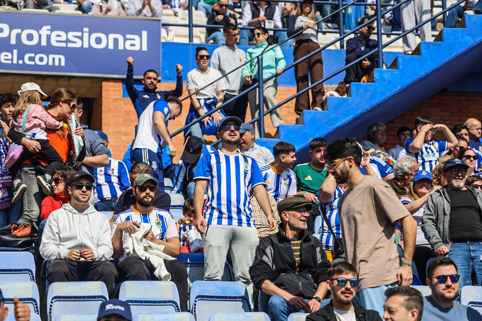 Búscate en las gradas del Nuevo Colombino durante el Recre-Deportiva Minera