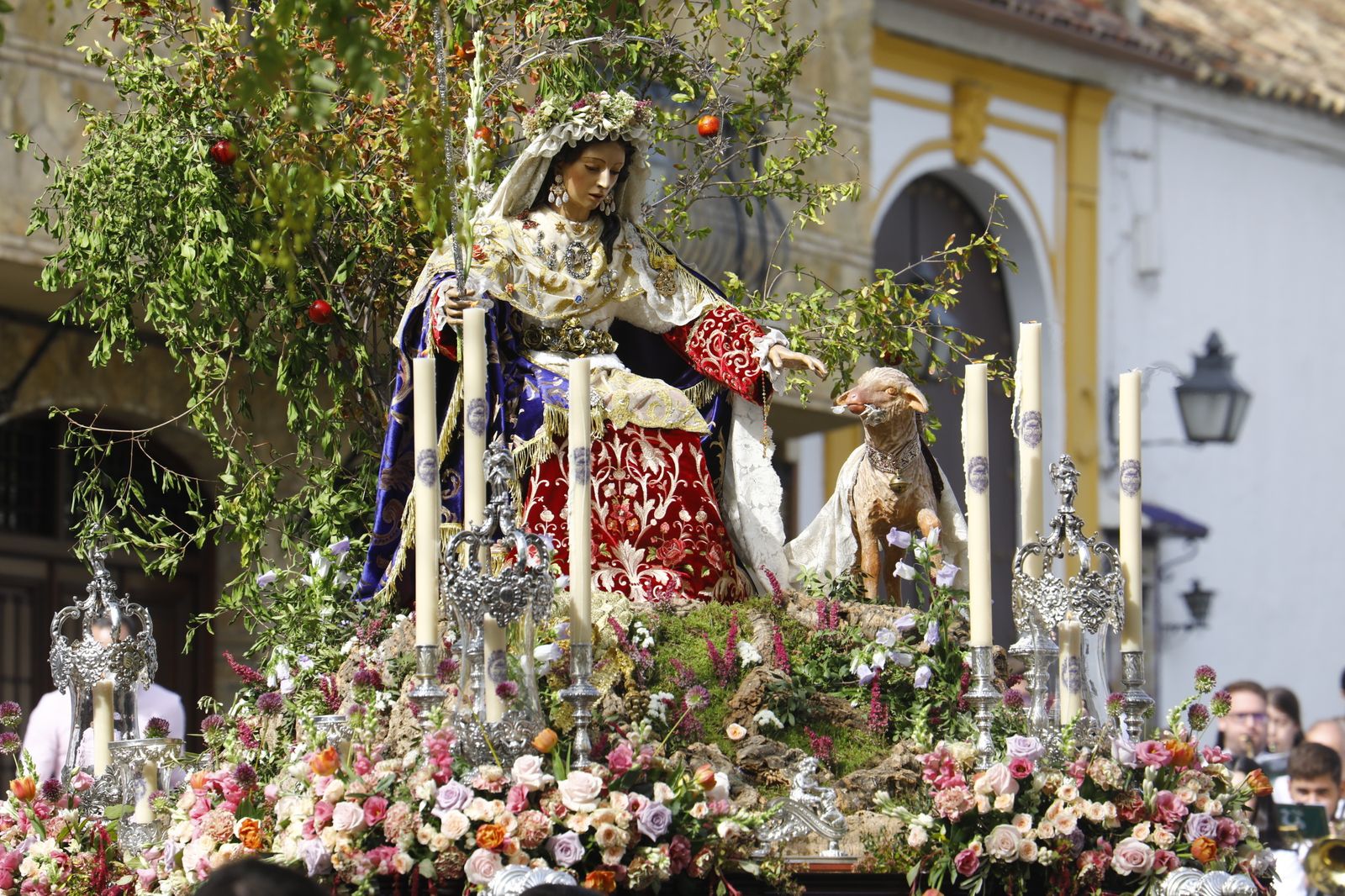 La procesión de la Divina Pastora de las Almas de Córdoba, en imágenes