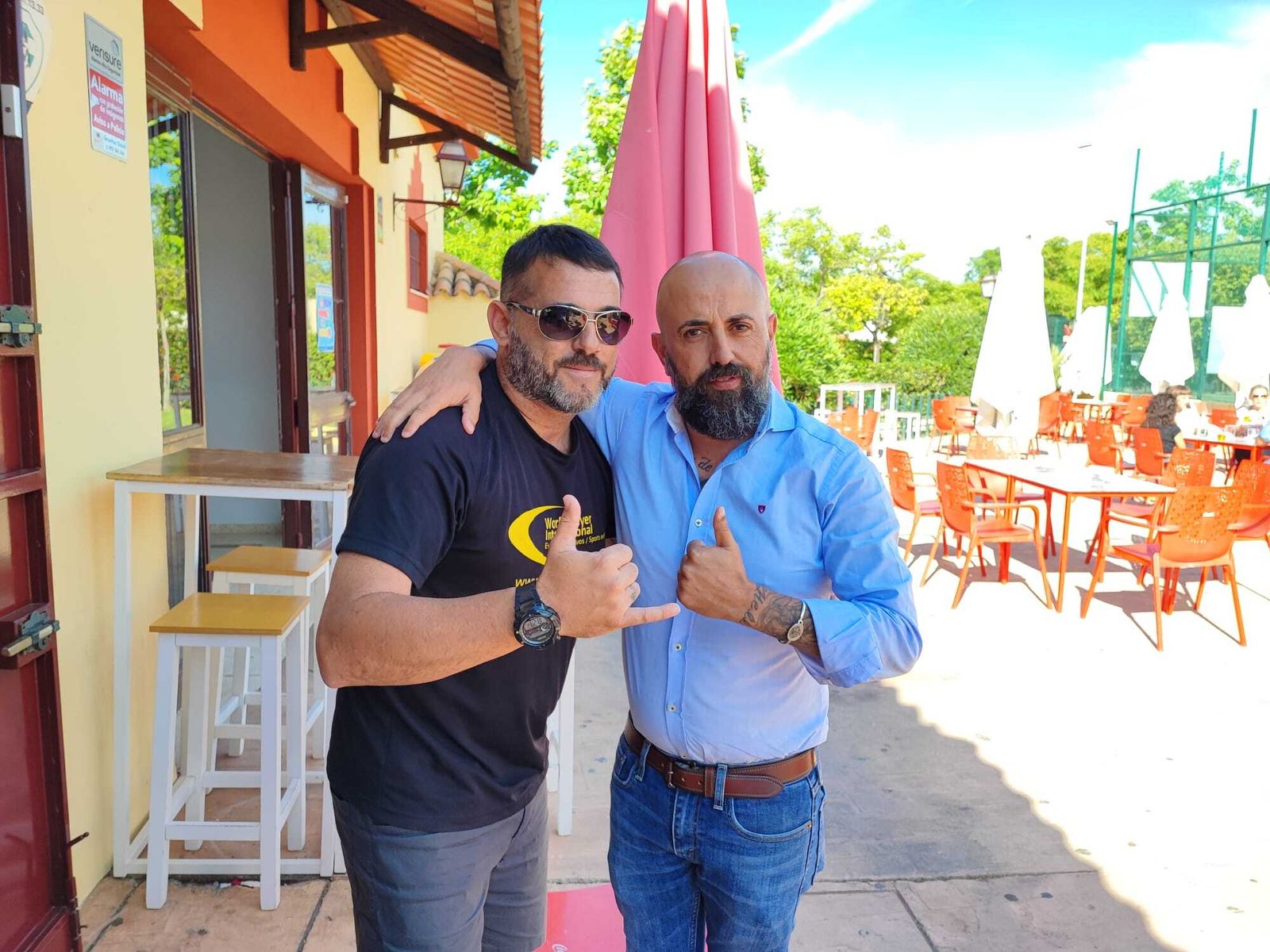 Fajardo y Juan Luis Gil posan con rostro serio tras la reunión.