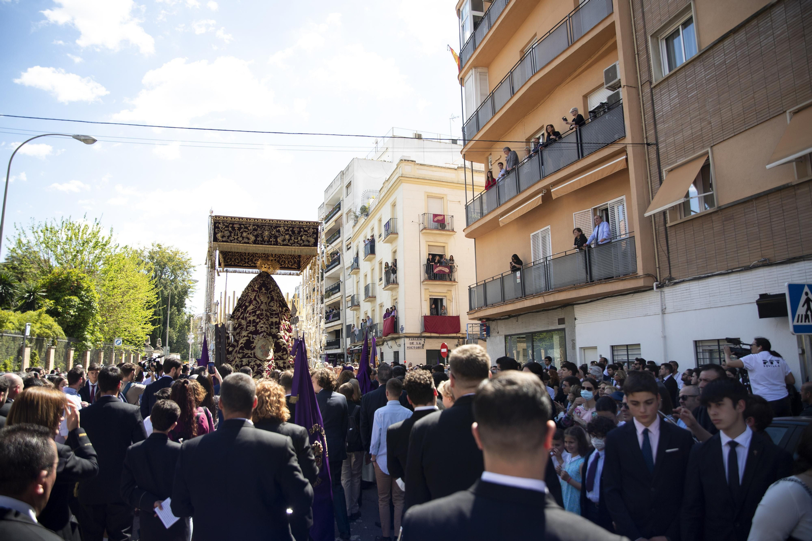 Imágenes de la salida en procesión de Las Cigarreras