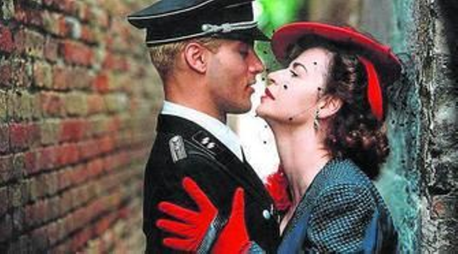 Anna Galiena protagoniza la recuperada 'Black Angel' de Tinto Brass.