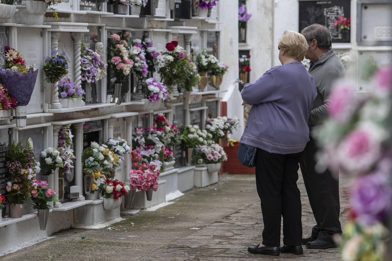 Un día de difuntos en el cementerio de San Fernando.