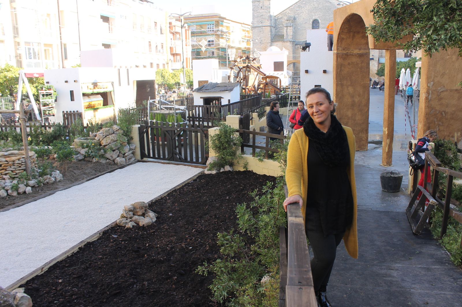La concejala María del Mar Morales, en el poblado.