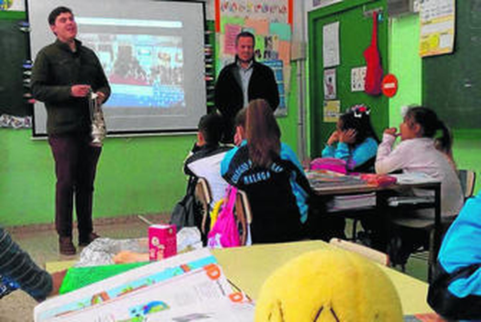 Explicación sobre la Semana Santa en el colegio de las Misioneras Cruzadas.