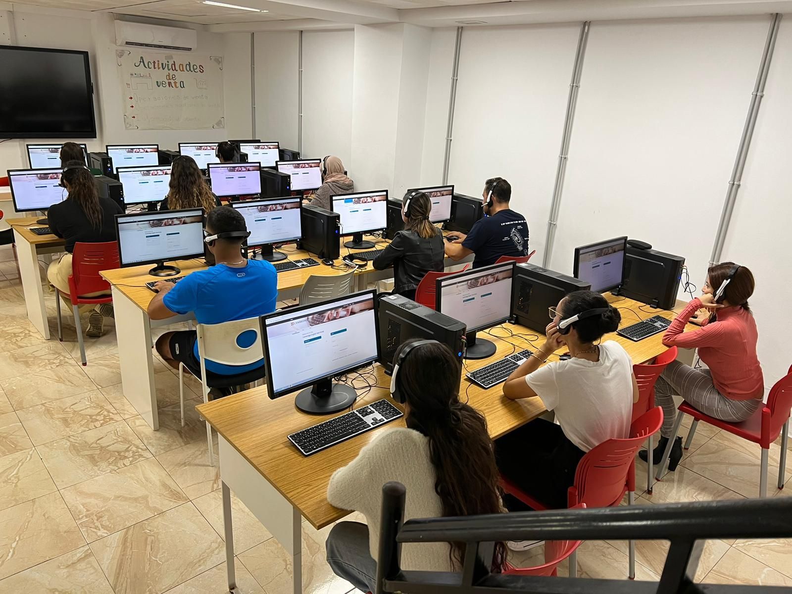 Las academias de inglés almerienses realizarán en 2024 el doble de exámenes de Cambridge por ordenador