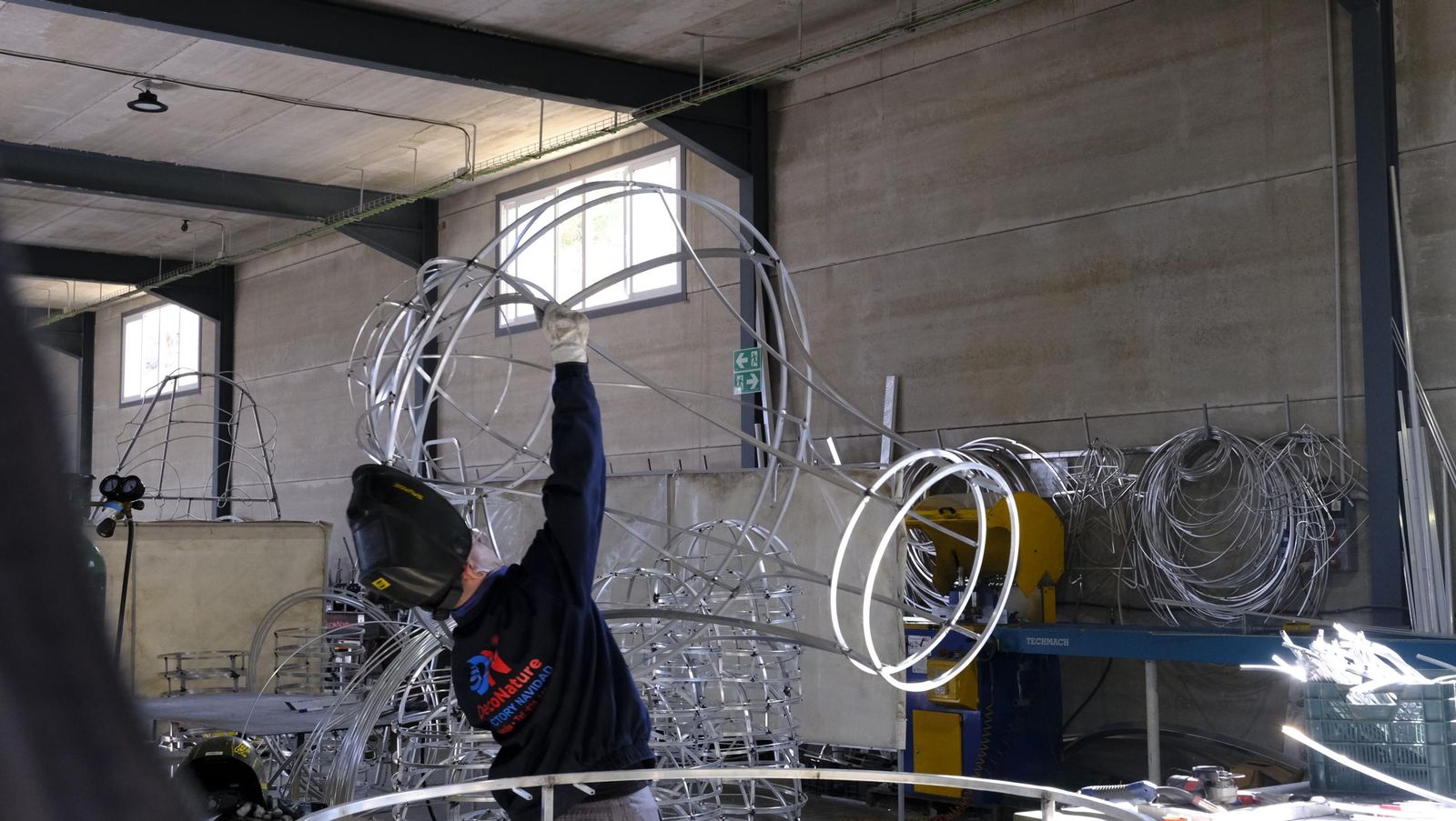 Desde Huécija a todo el mundo, Deconature, alegra la navidad con sus luces, en imágenes