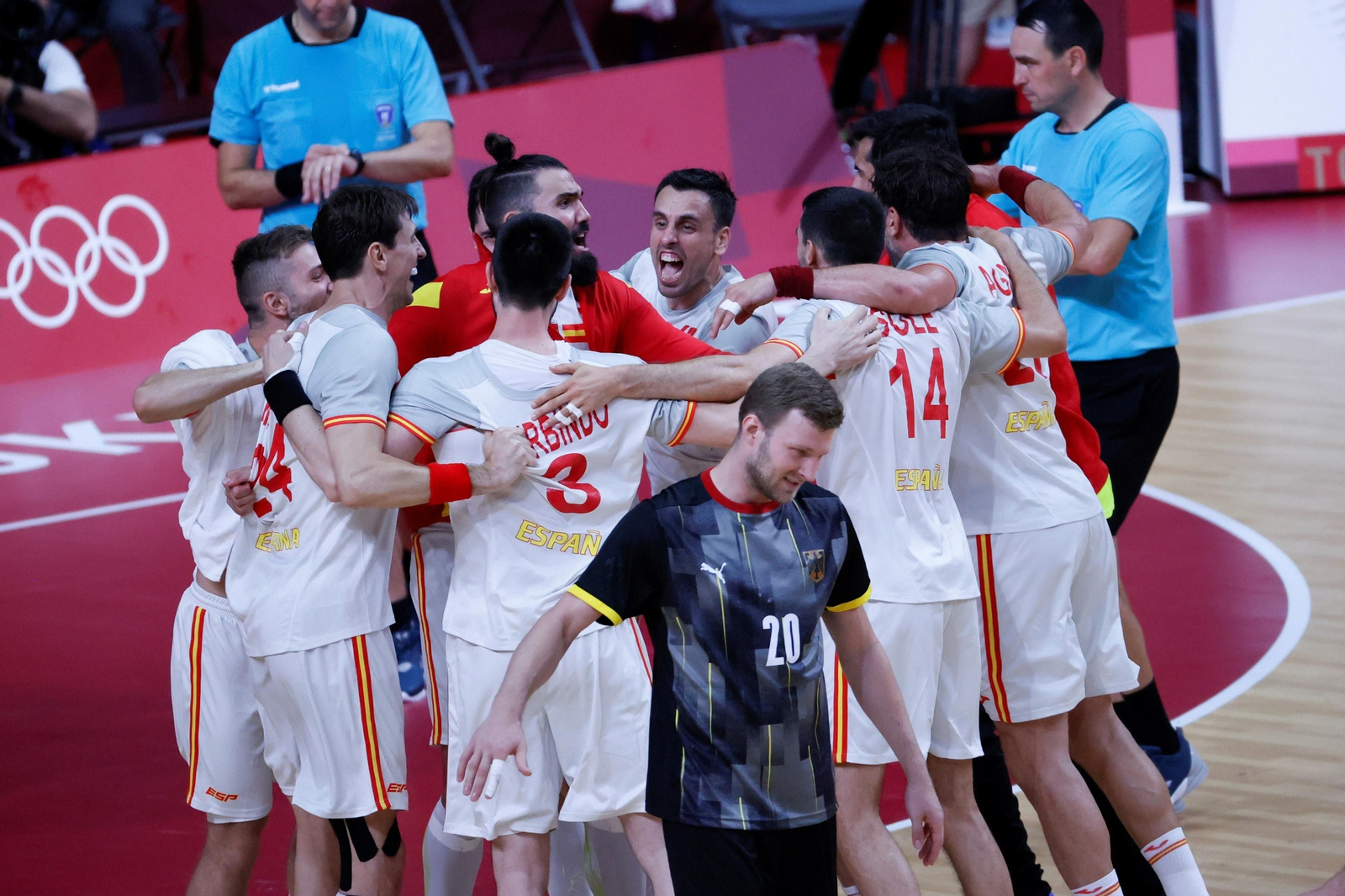 Los jugadores de la selección española celebran el triunfo contra Alemania.